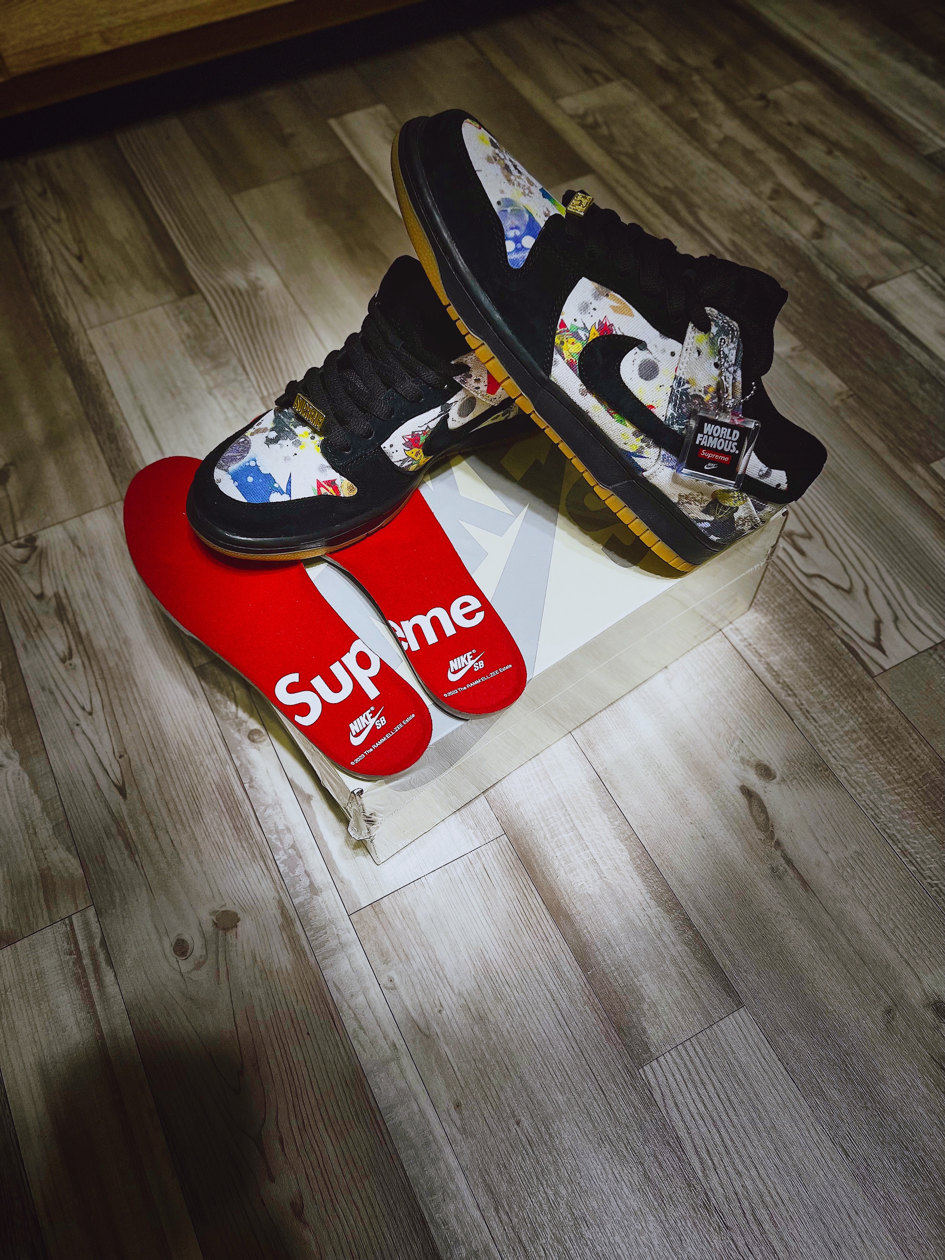 Nike x Supreme SB Dunk Low QS Rammellzee Black 착용 스타일