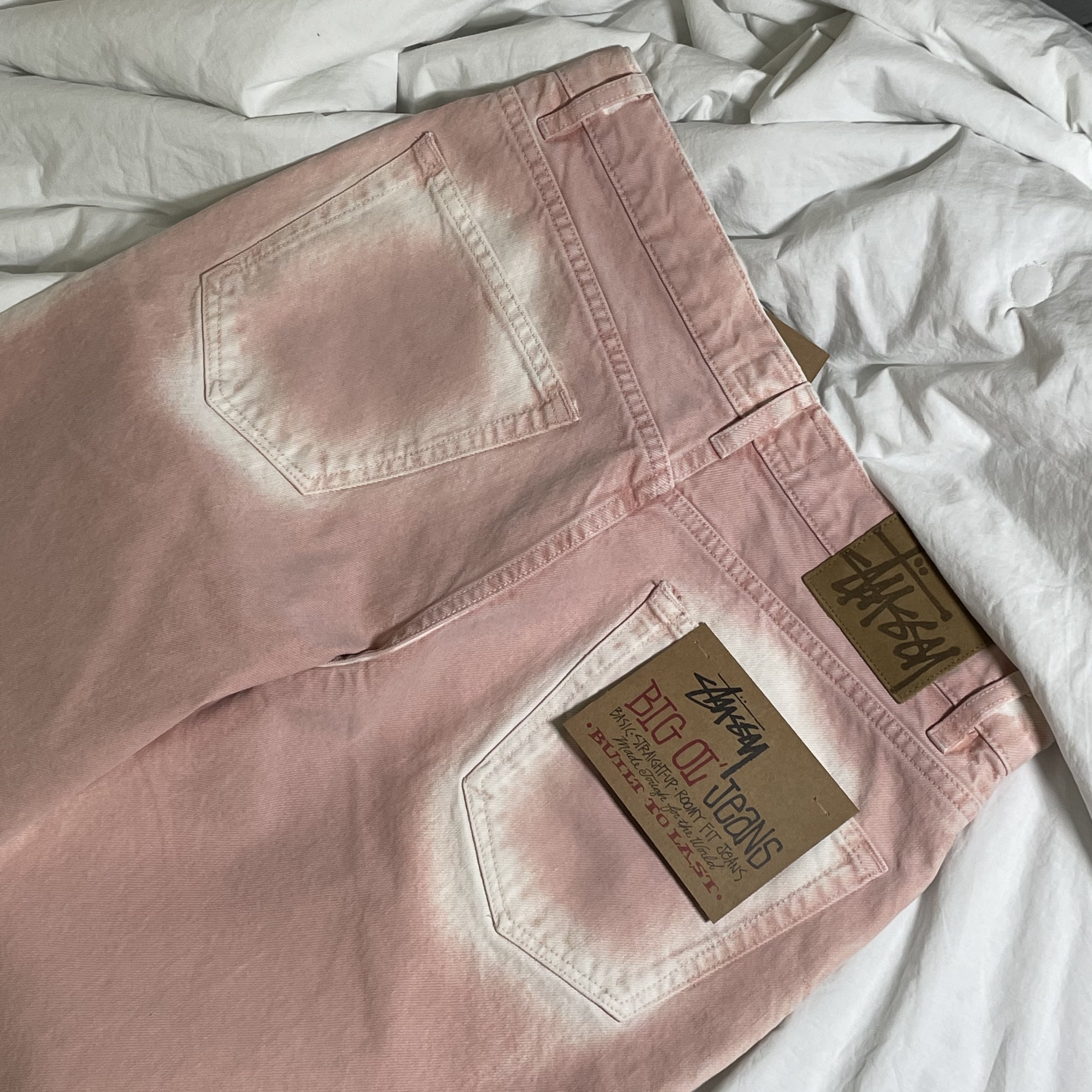 Stussy Spray Dye Big OL' Jeans Faded Pink 착용 스타일 - 1