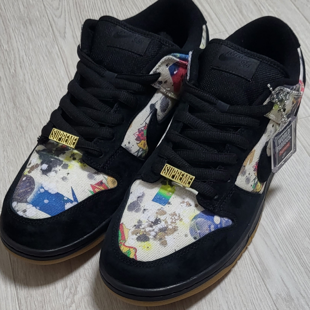 Nike x Supreme SB Dunk Low QS Rammellzee Black 착용 스타일