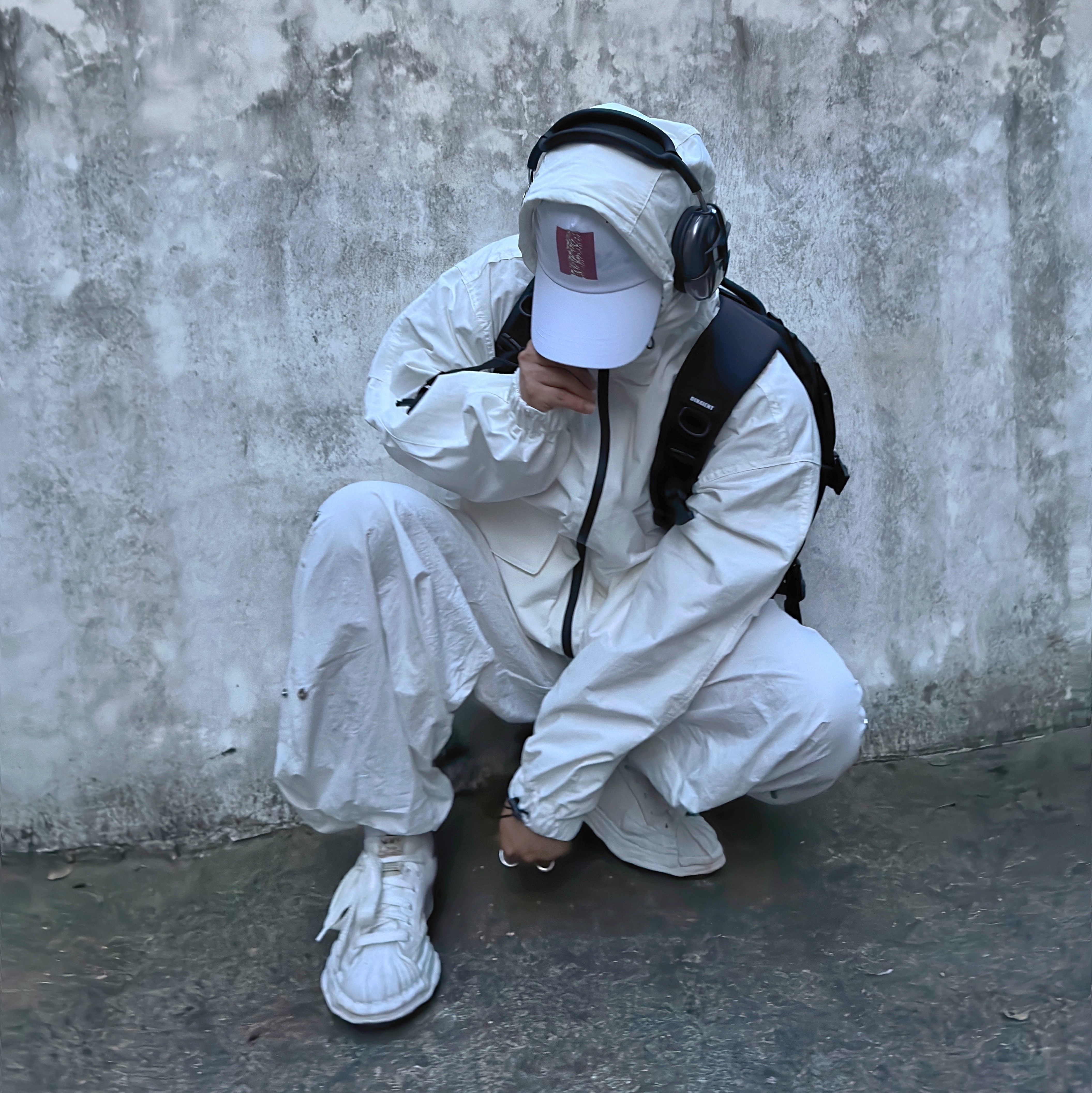 Maison Mihara Yasuhiro Blakey OG Sole Leather Low-top Sneakers White, Apple AirPods Max Lightning Space Gray (Korean Ver.) 착용 스타일 - 1