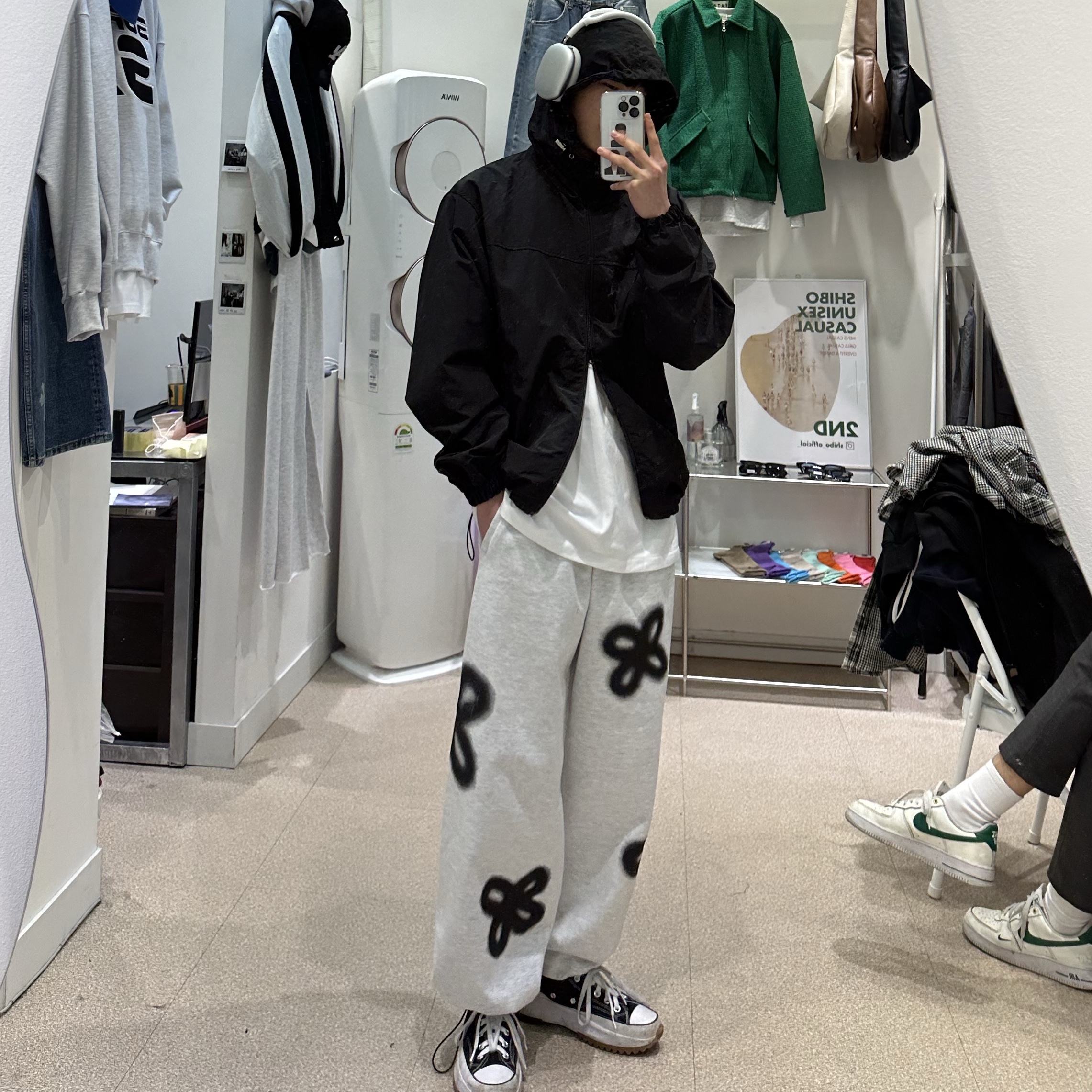 Converse Run Star Hike Hi Black White Gum, Apple AirPods Max Lightning Silver (Korean Ver.) 착용 스타일