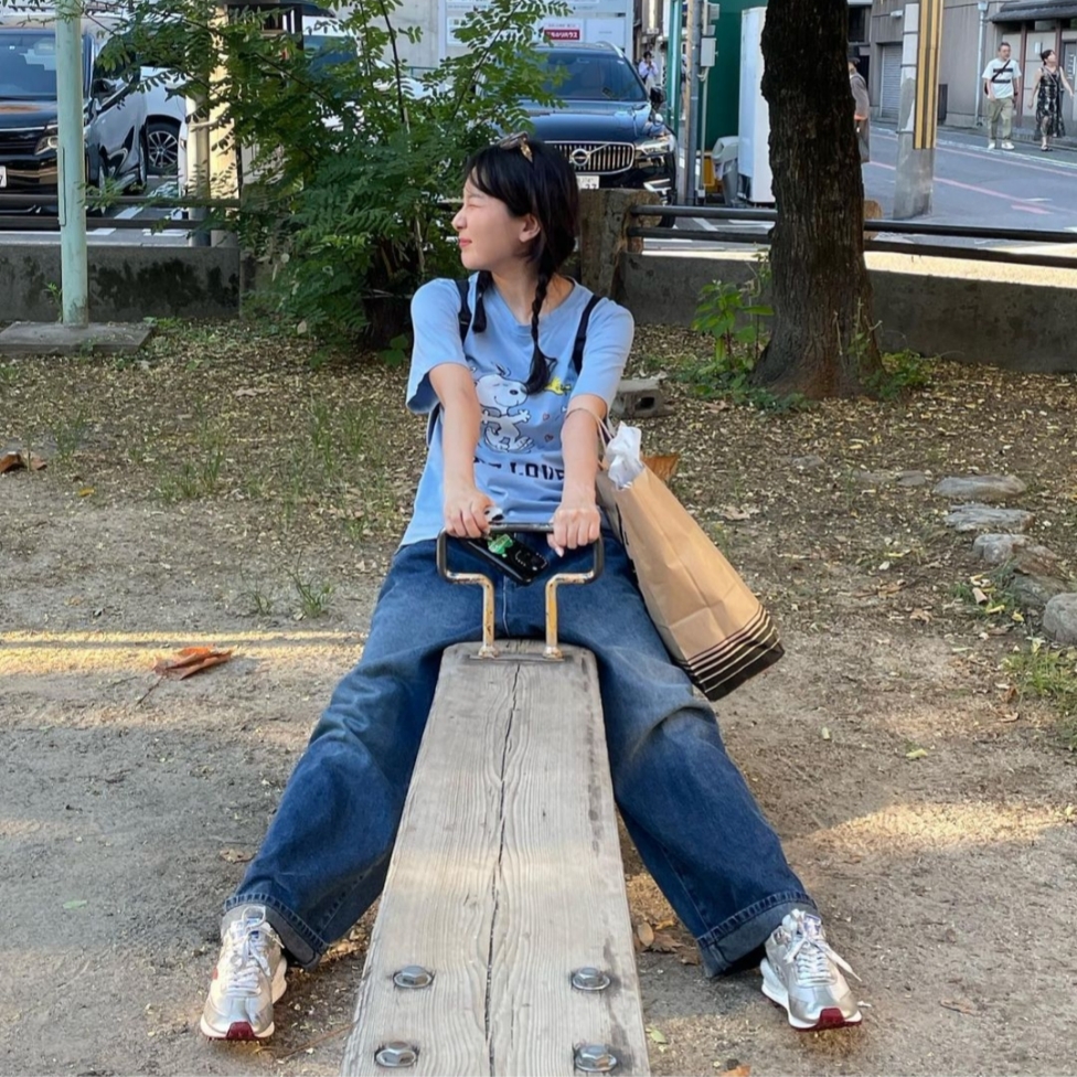 (W) Golden Goose Red Star Marathon Sneakers Silver - House of Dreamers Exclusive 착용 스타일 - 1