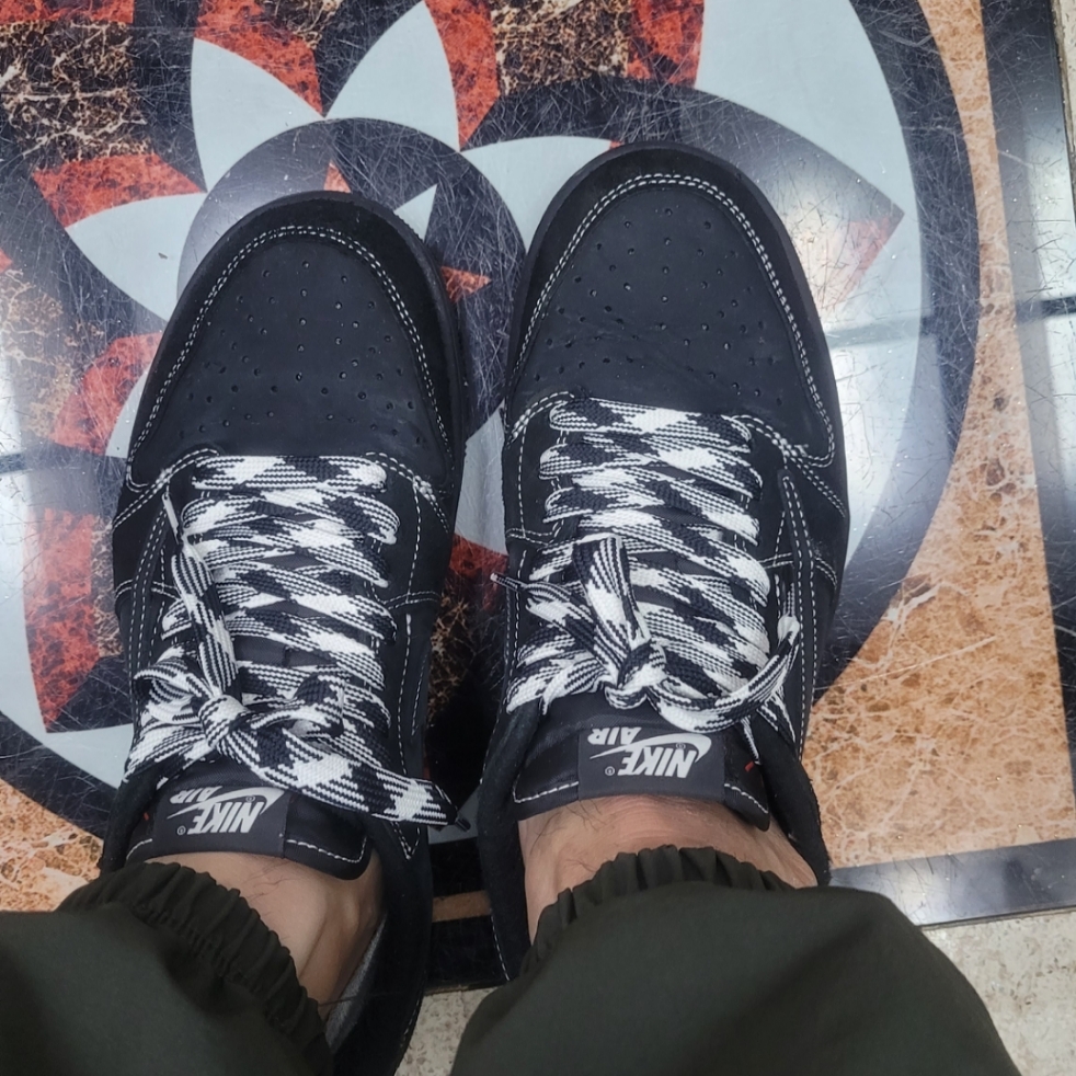 Jordan 1 x Travis Scott Retro Low OG SP Black Phantom 착용 스타일