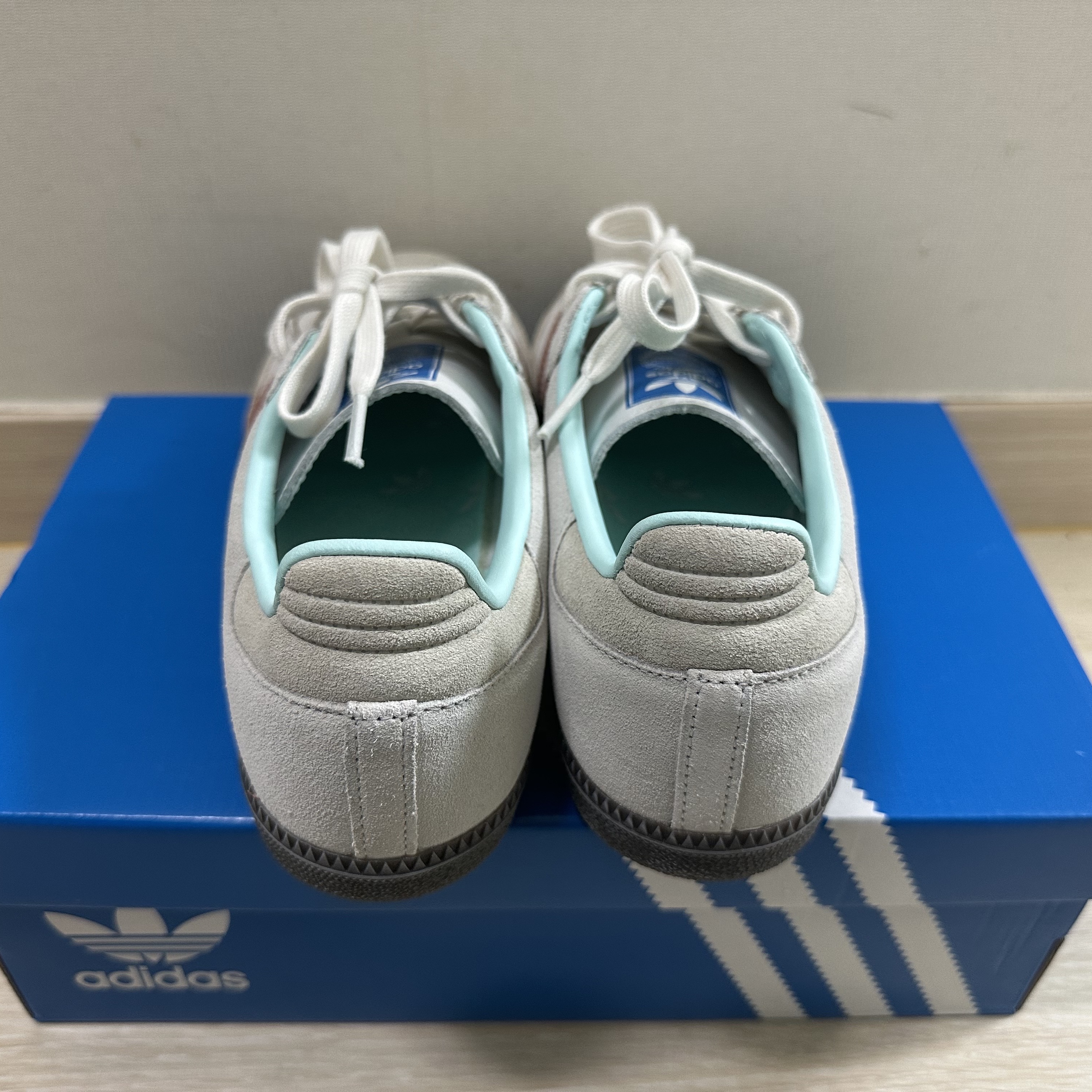 Adidas Samba OG Crystal White Clay Strata 착용 스타일 - 3