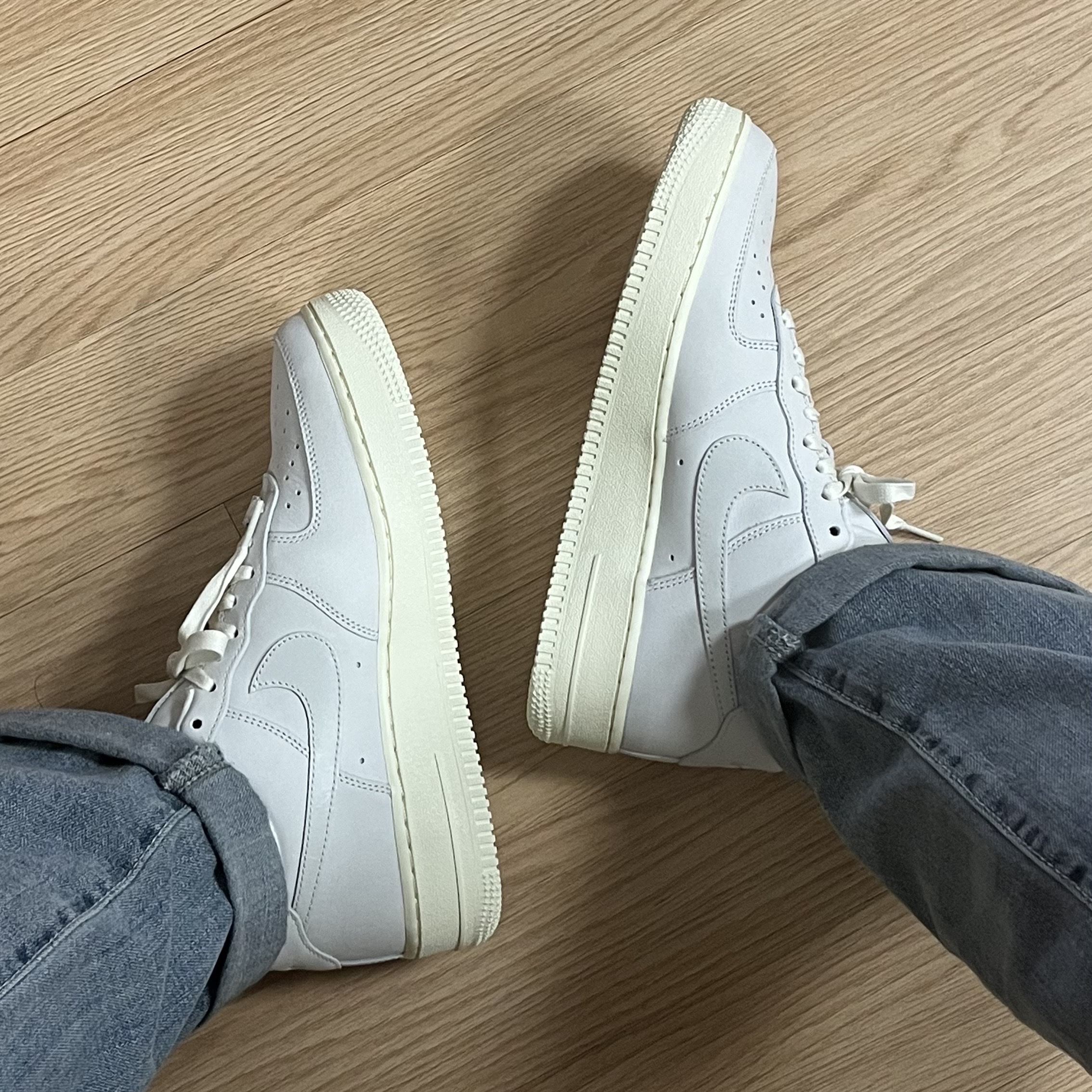 (W) Nike Air Force 1 PRM MF Summit White 착용 스타일 - 2