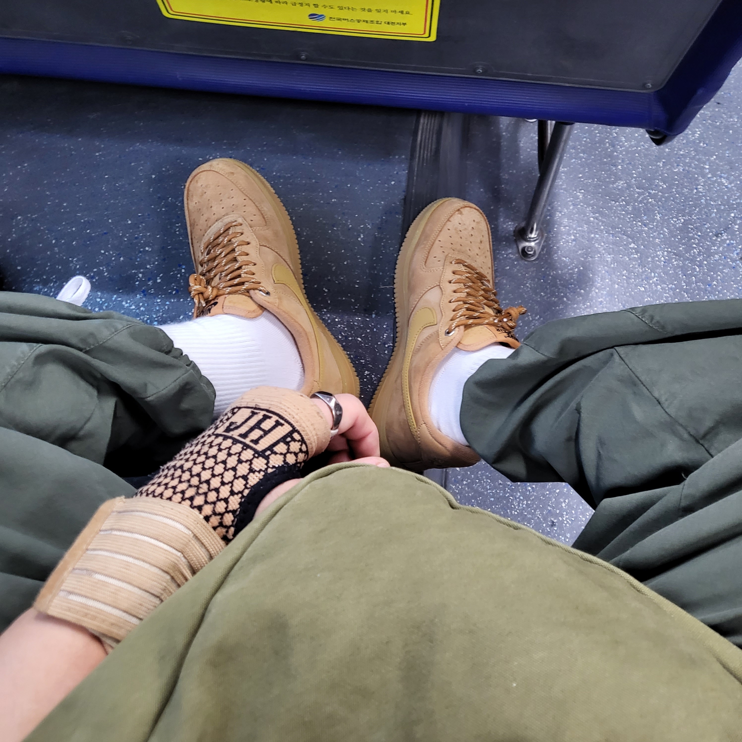 Nike Air Force 1 '07 WB Flax 착용 스타일
