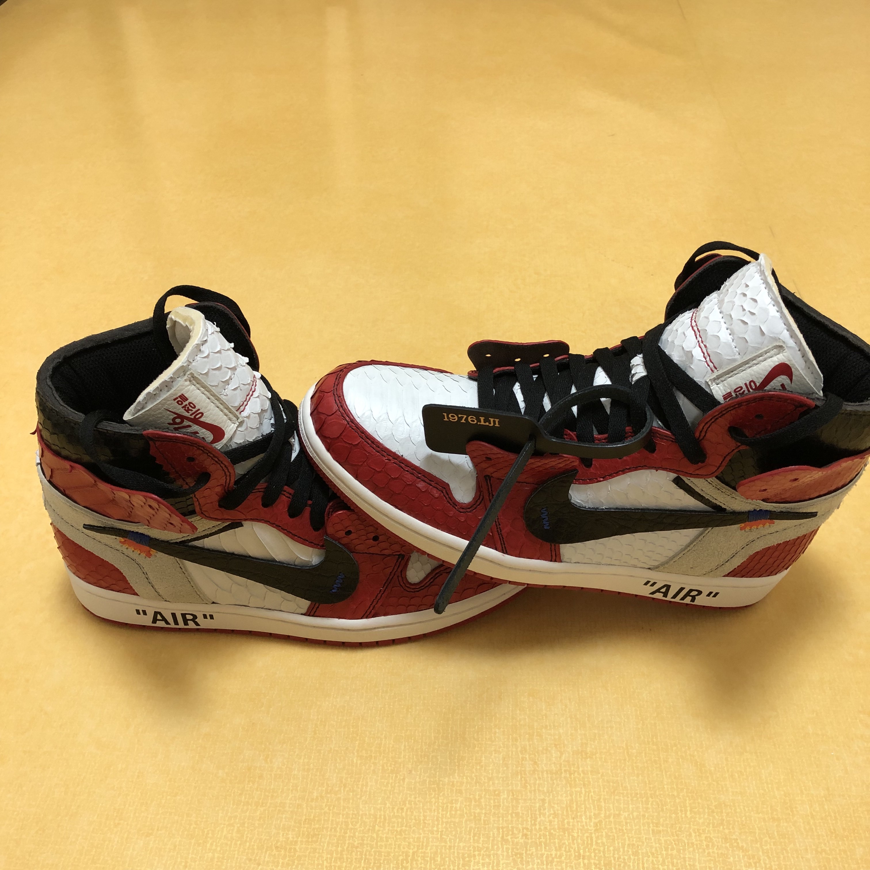 Jordan 1 x Off-White Retro High Chicago The Ten 착용 스타일 - 4