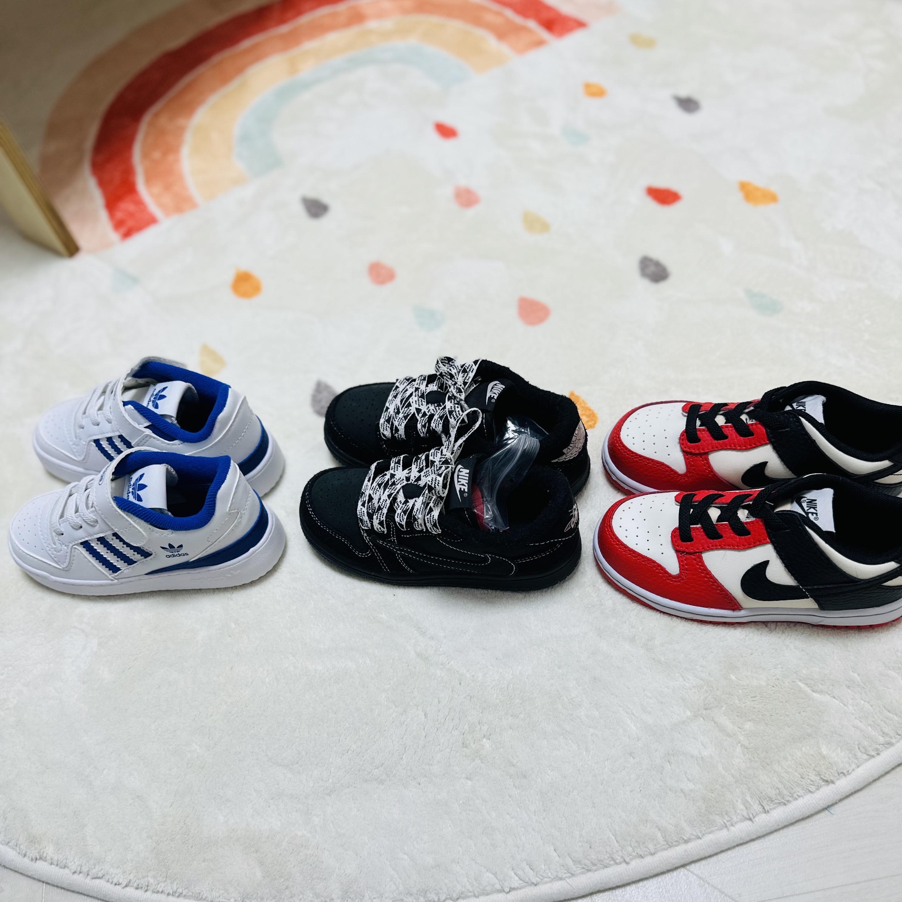 (TD) Jordan 1 x Travis Scott Retro Low OG SP Black Phantom, (TD) Nike x NBA Dunk Low Black and Chile Red 착용 스타일 - 3