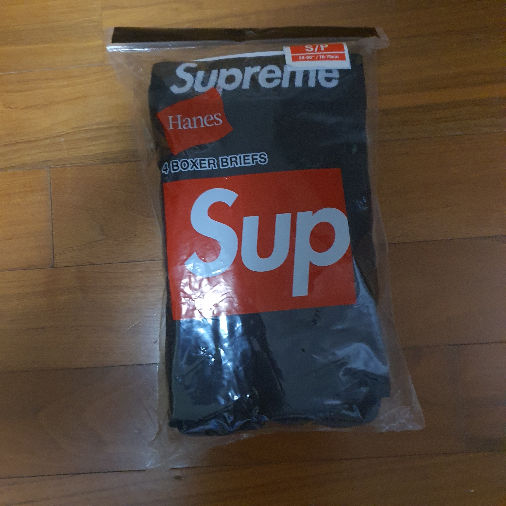 Supreme Hanes Boxer Briefs Black (4 Pack) 착용 스타일