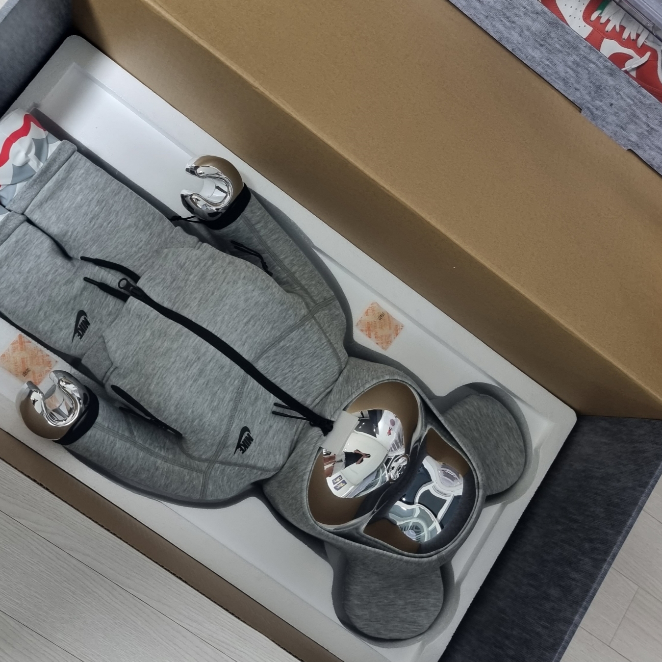 Bearbrick x Nike Tech Fleece N98 1000% 착용 스타일 - 2