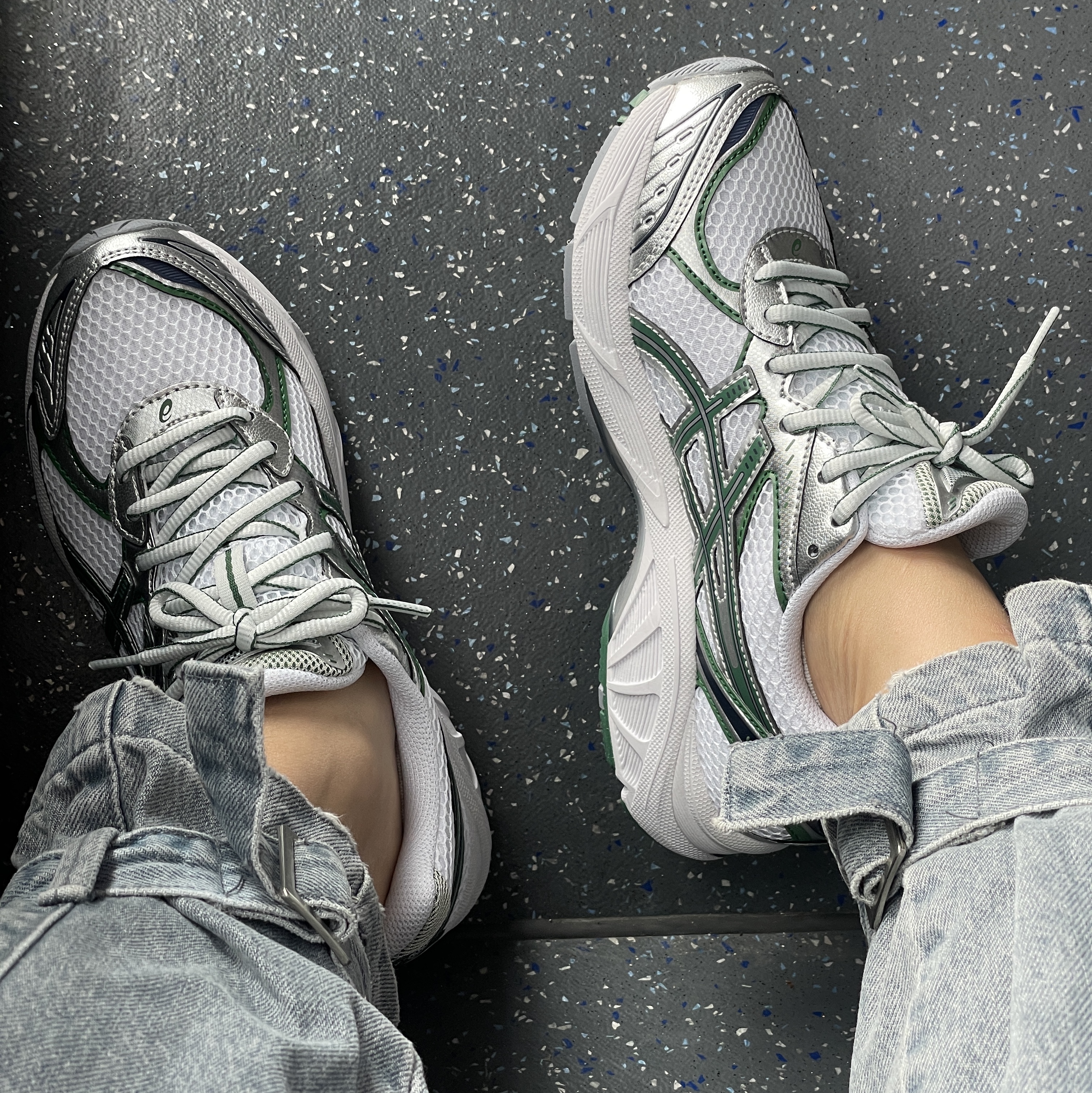 Asics GT-2160 White Shamrock Green 착용 스타일 - 1