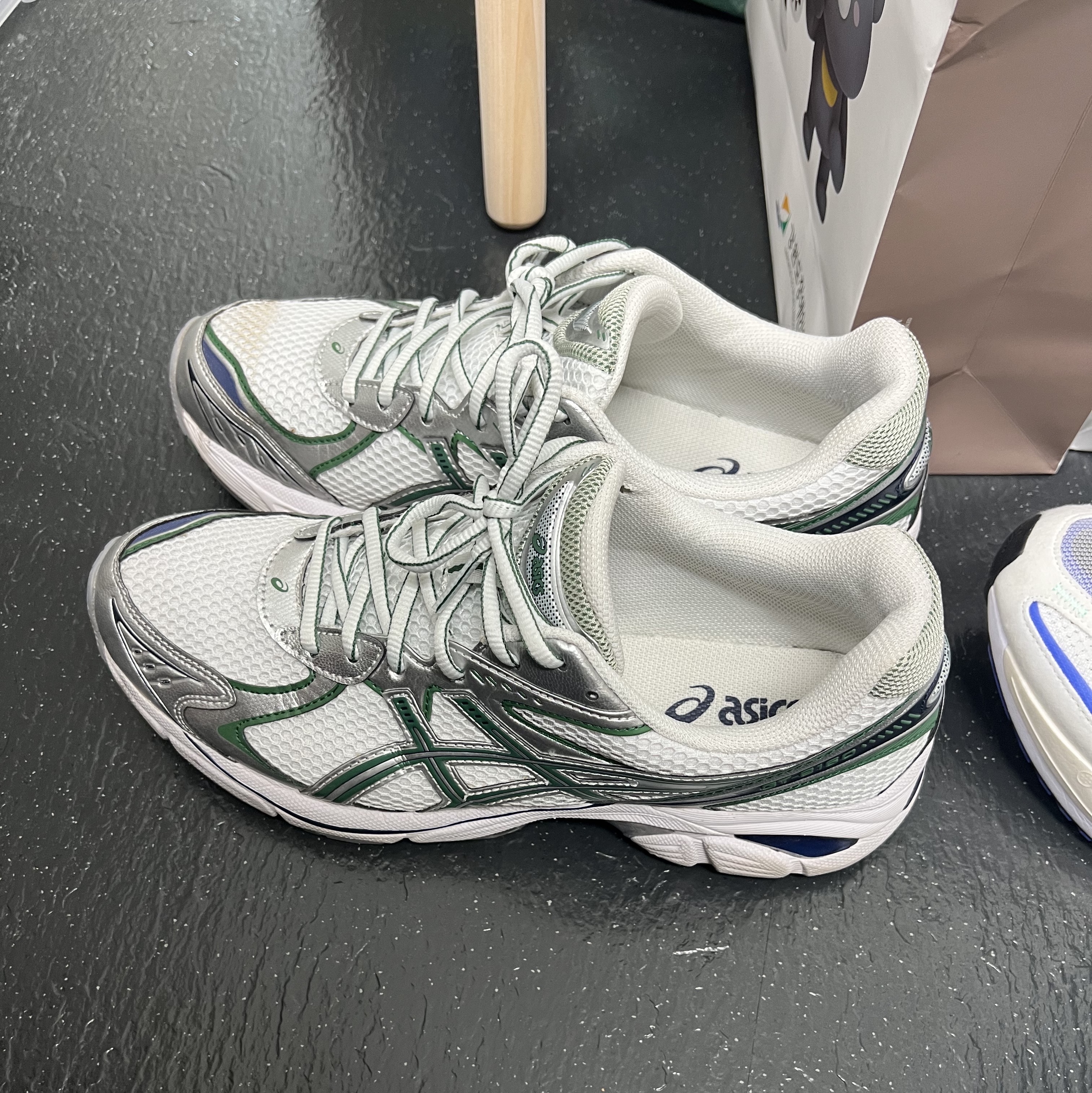 Asics GT-2160 White Shamrock Green 착용 스타일
