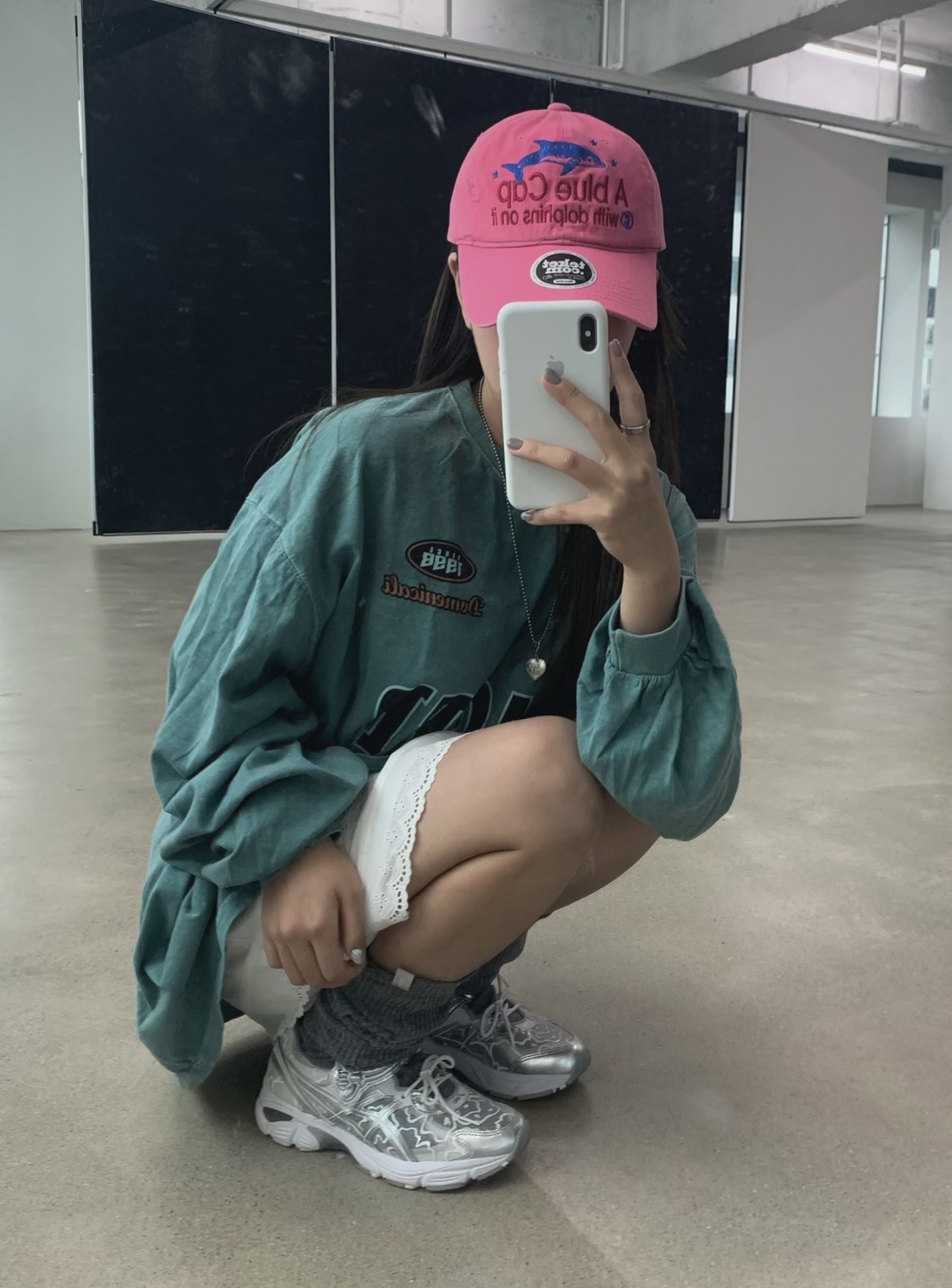 Human Made Five Heart Necklace Silver, Asics x Cecilie Bahnsen GT-2160 White 착용 스타일