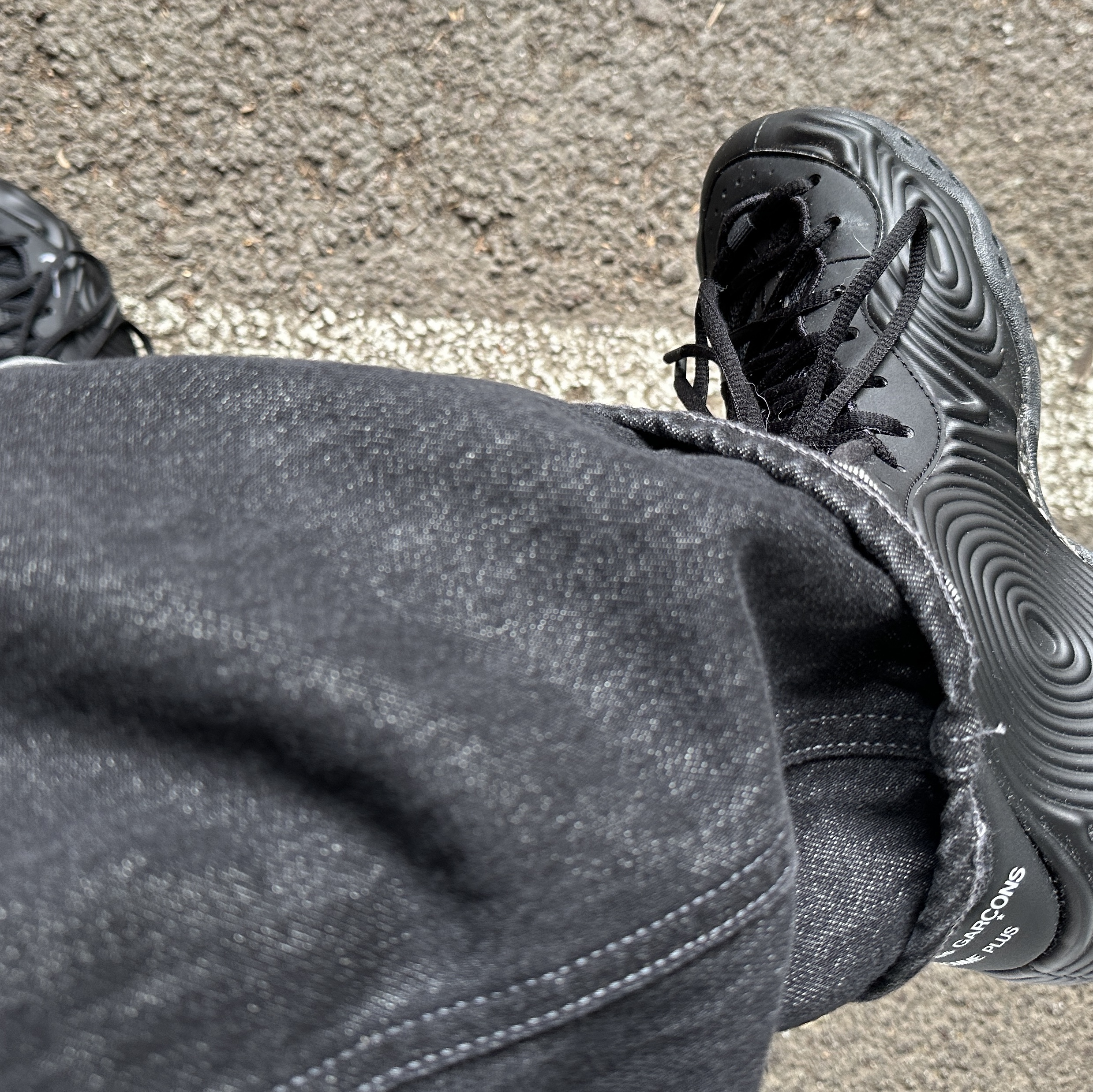Nike x Comme des Garcons Homme Plus Air Foamposite One Black 착용 스타일 - 3