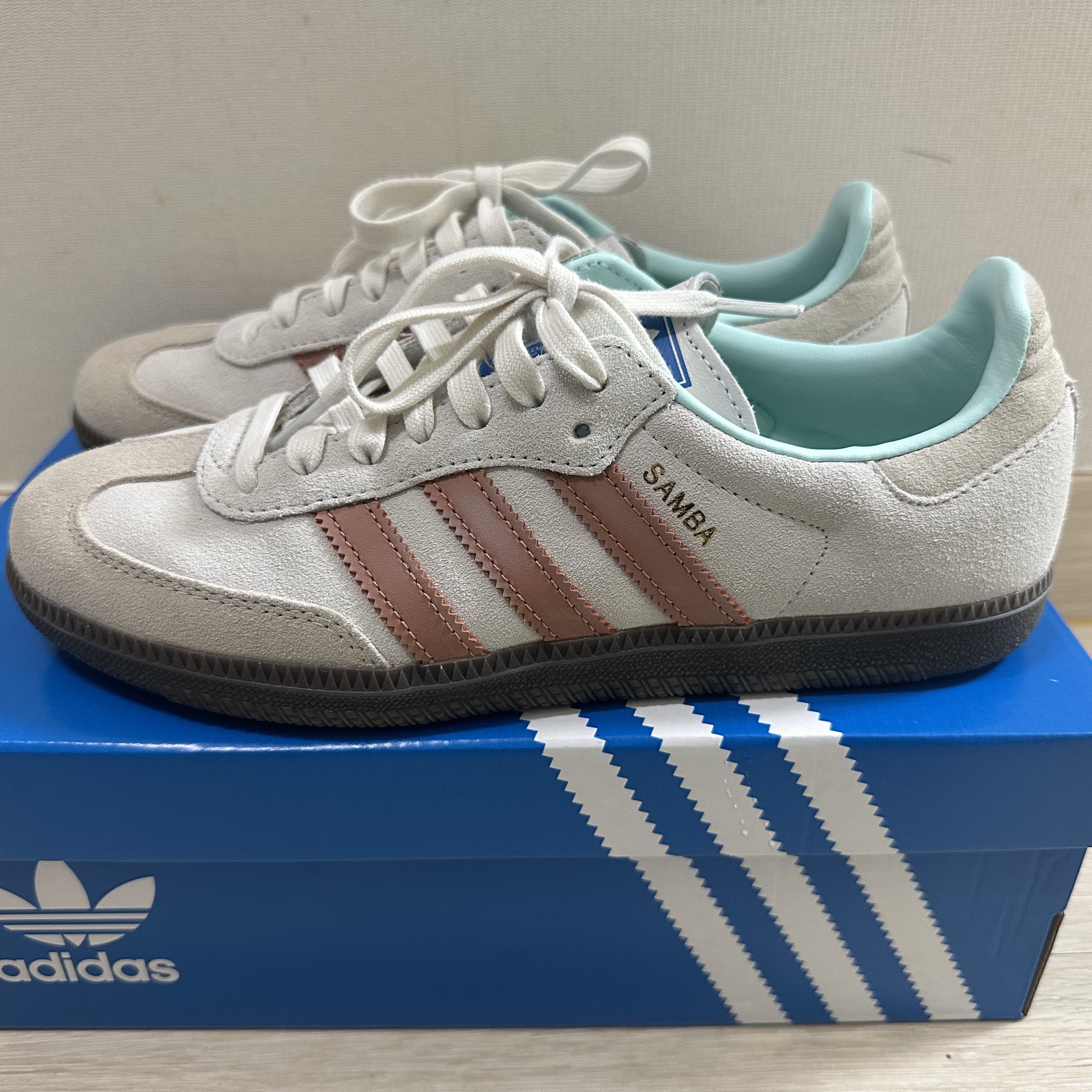 Adidas Samba OG Crystal White Clay Strata 착용 스타일 - 2