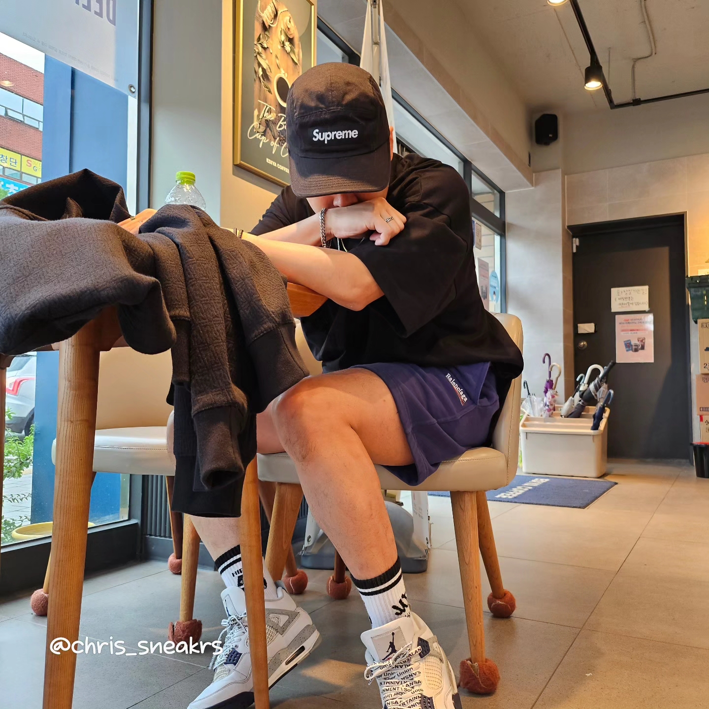 Supreme Washed Chino Twill Camp Cap Black, Essentials The Black Collection T-Shirt Black - 23SS 착용 스타일 - 1