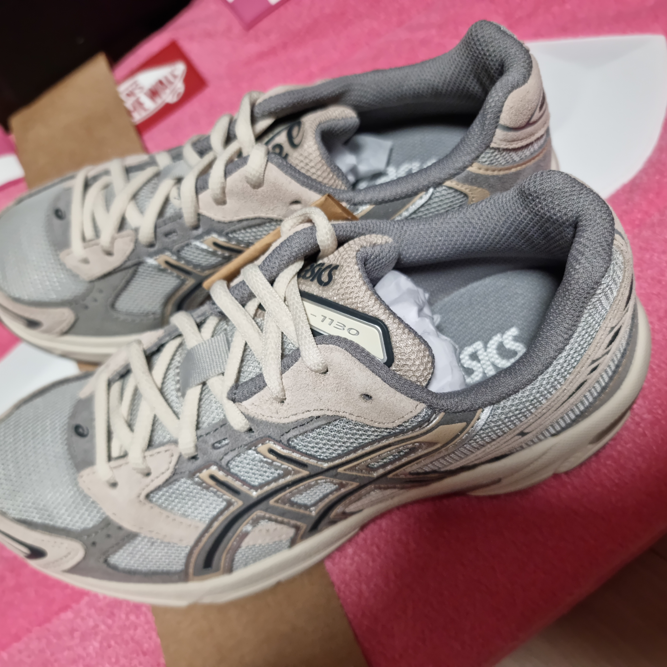 Asics Gel-1130 Oyster Grey Clay Grey 착용 스타일 - 1
