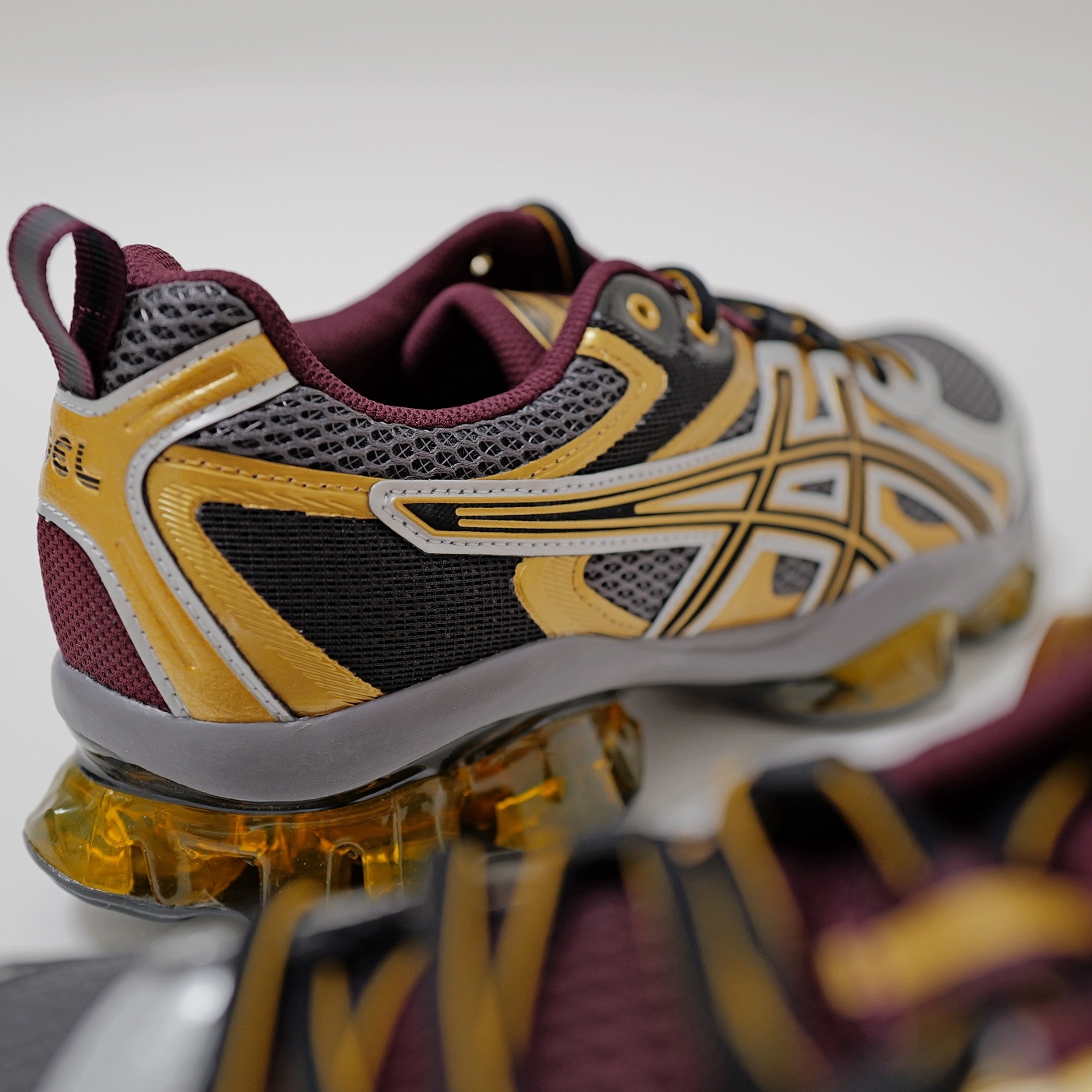 Asics Gel-Quantum Kinetic Carbon Pure Gold 착용 스타일 - 3