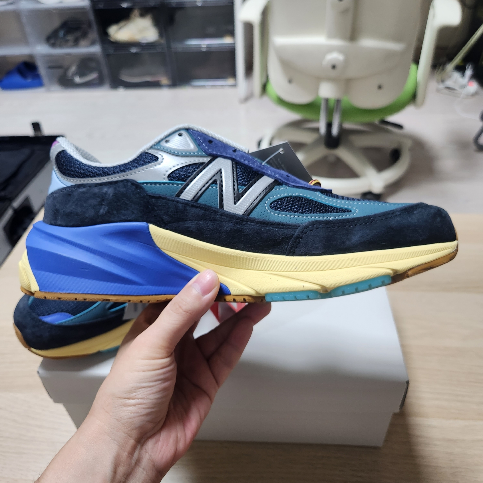 New Balance x Action Bronson 990v6 Made in USA Lapis Lazuli 착용 스타일 - 4