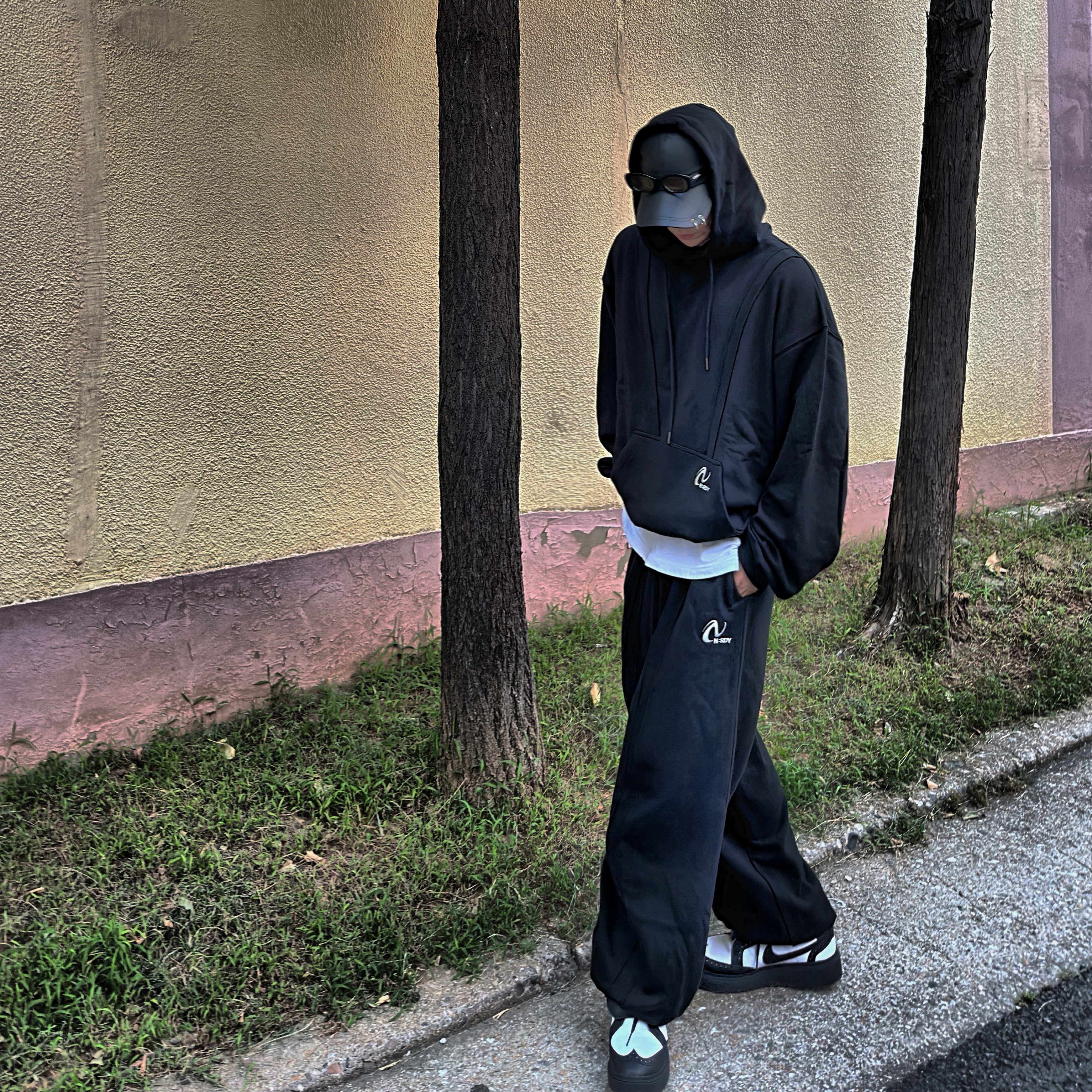 Nike x Peaceminusone Kwondo1 Black and White 착용 스타일 - 5