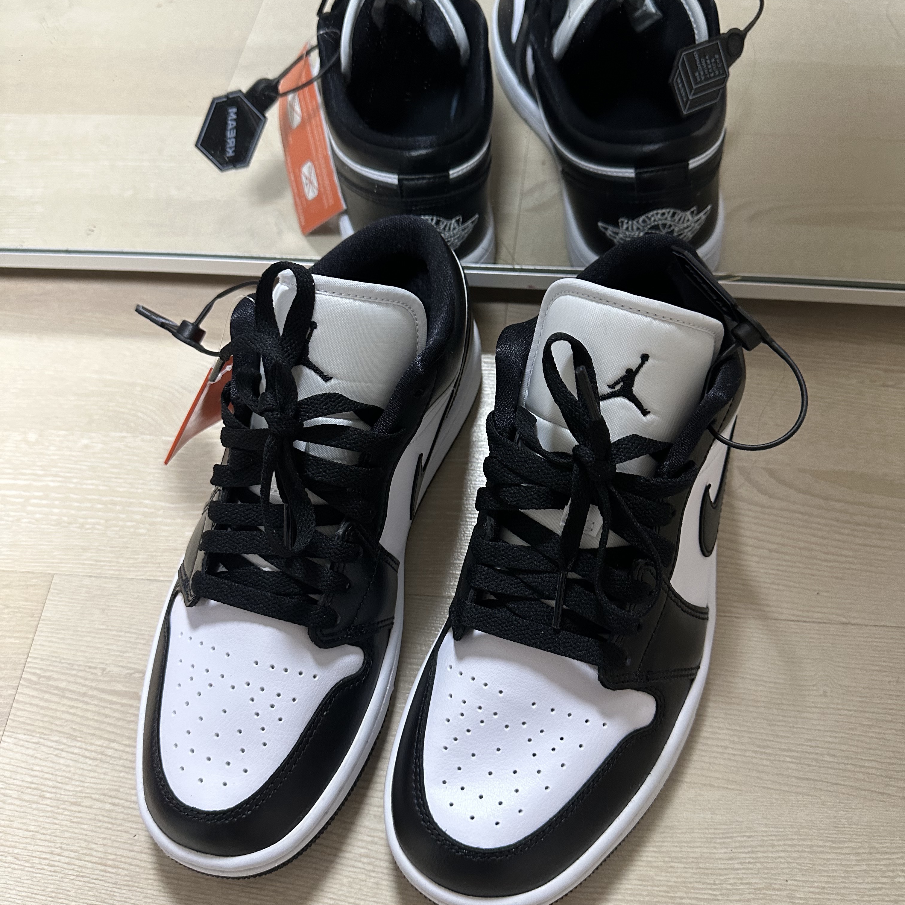 (W) Jordan 1 Low Black and White 착용 스타일 - 1