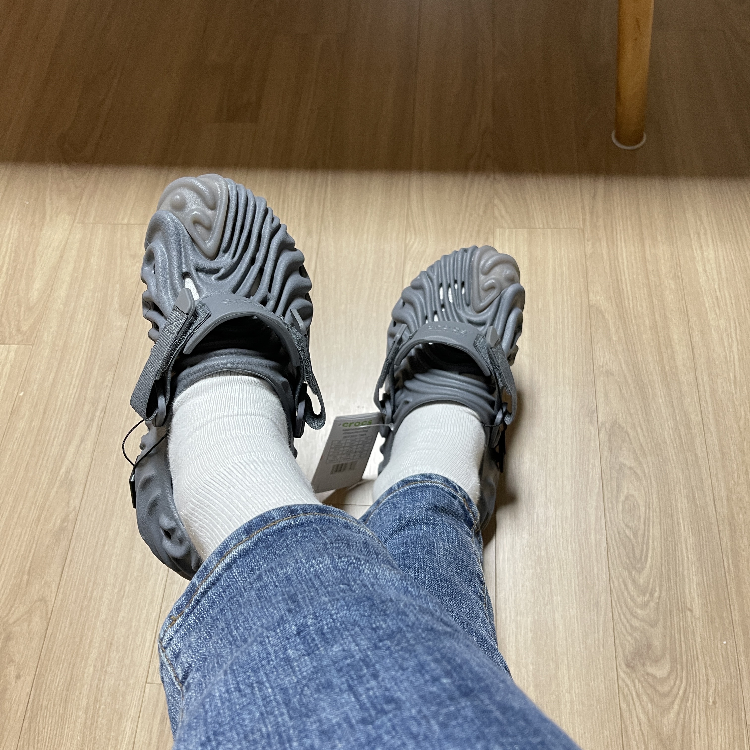 Crocs x Salehe Bembury Pollex Clog Niagara 착용 스타일 - 2