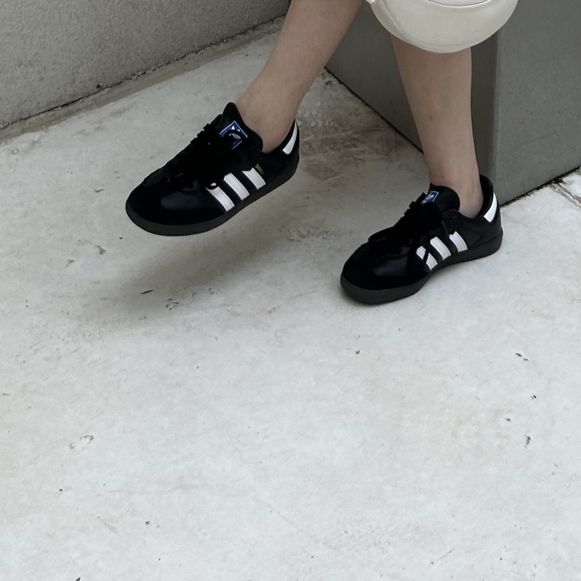 Adidas Samba OG Black White Gum 착용 스타일 - 1