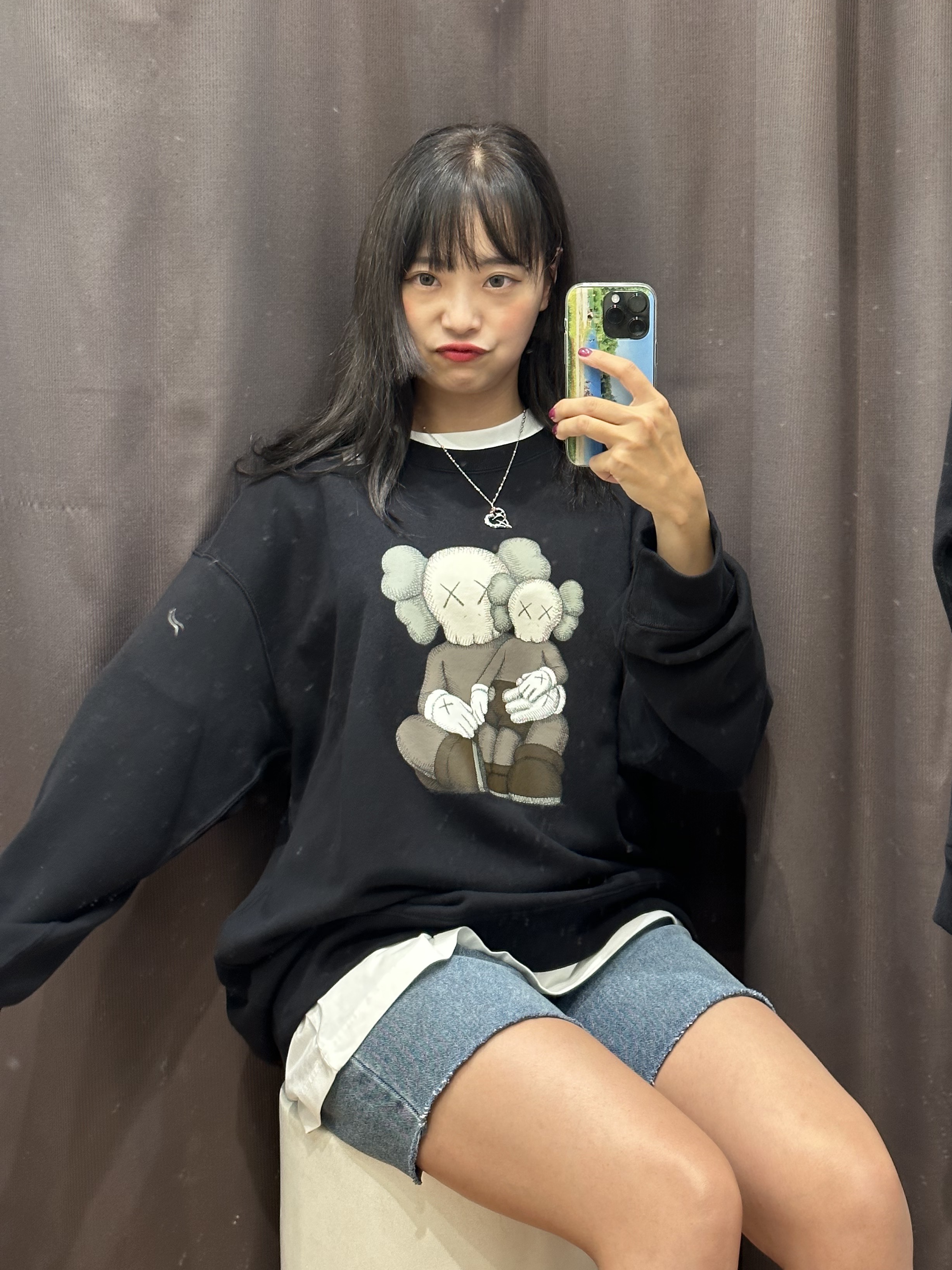 Uniqlo UT x Kaws Long Sleeve Sweatshirt Black, Adidas Yeezy 500 Blush 2018 착용 스타일 - 2