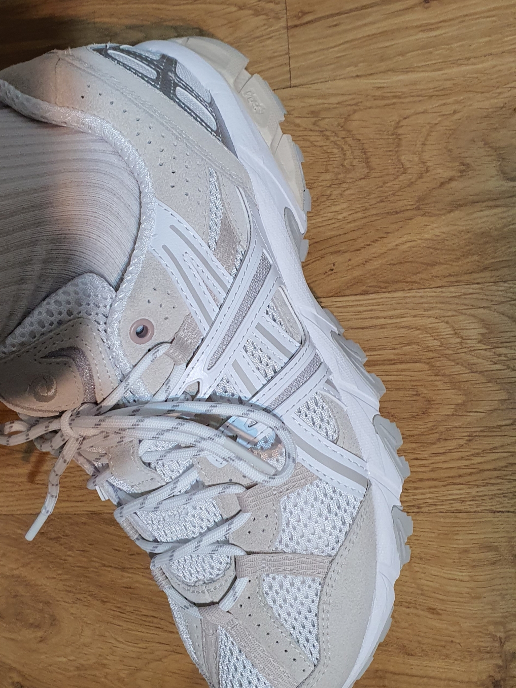 (W) Asics Gel-Sonoma 15-50 White Oatmeal 착용 스타일 - 2