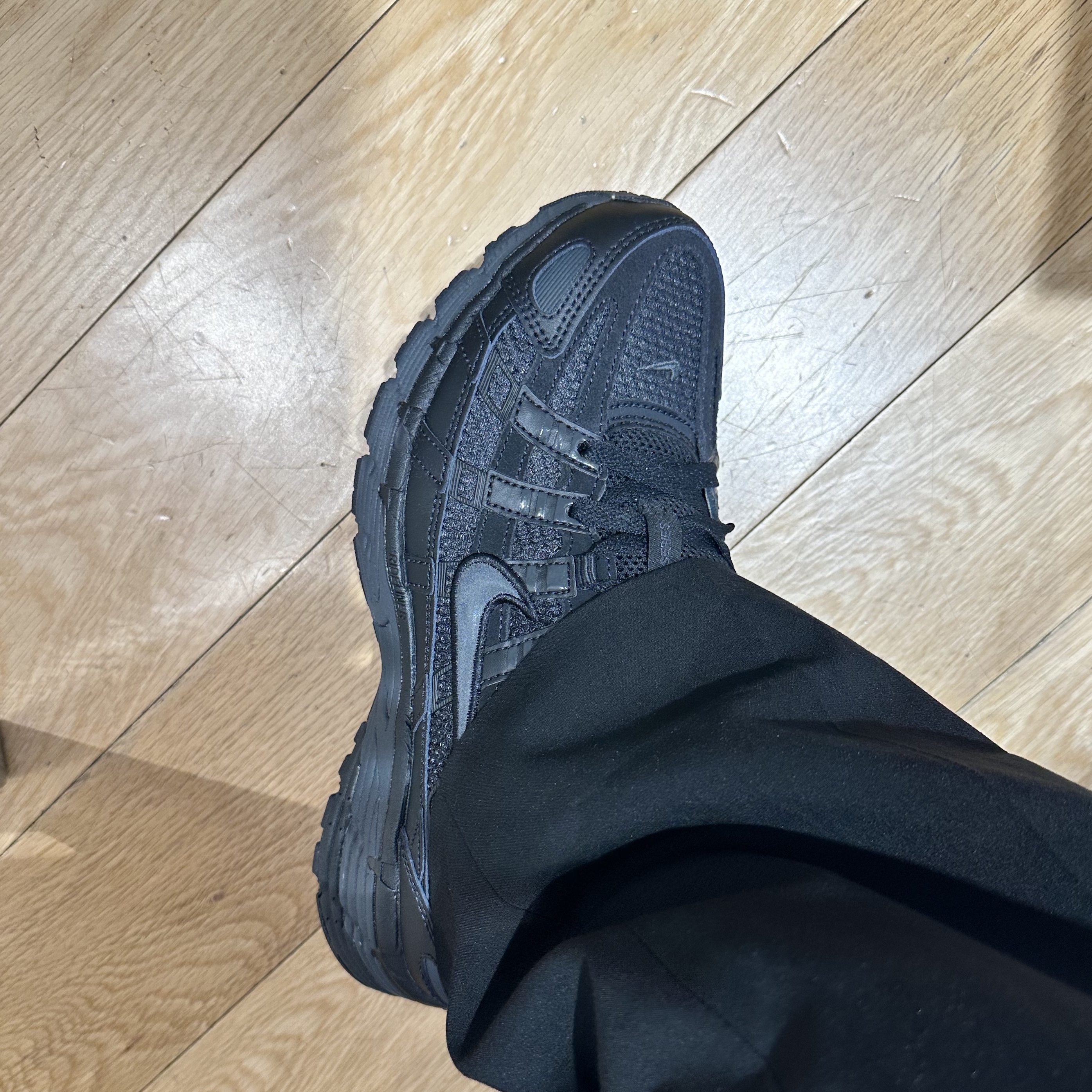 Nike P-6000 Black 착용 스타일 - 1