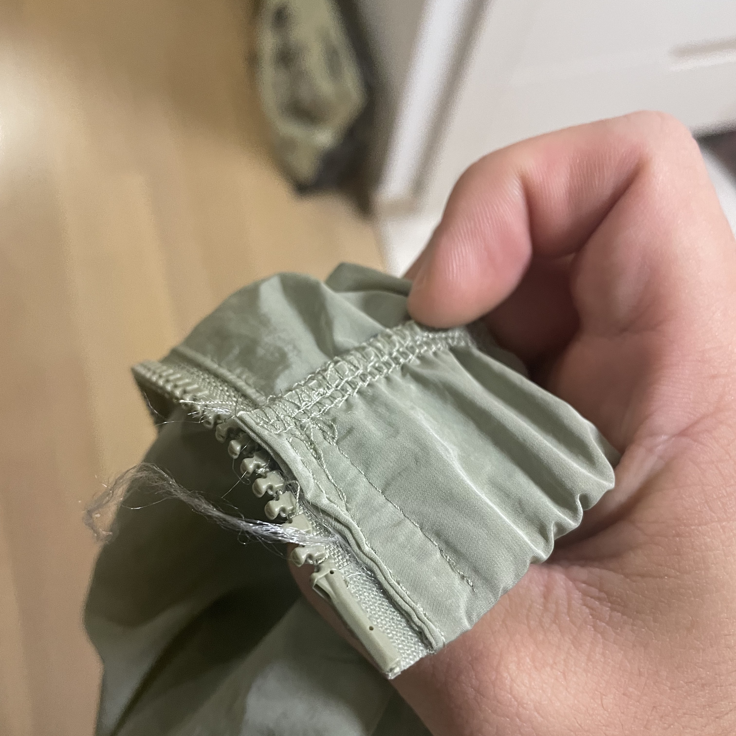 IAB Studio x D.P. Track Top Tea Green Mud 착용 스타일 - 2