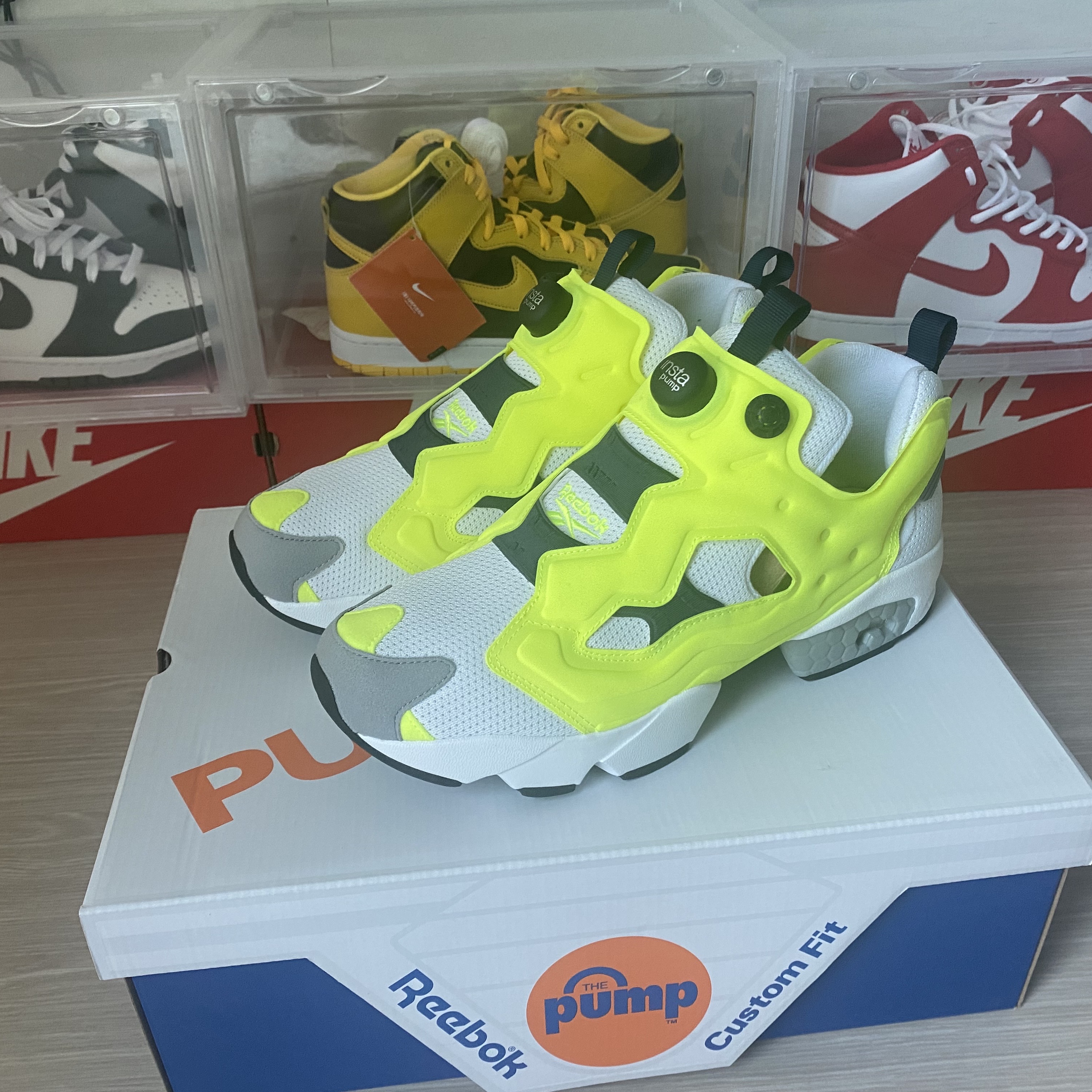 Reebok Instapump Fury Solar Yellow 착용 스타일