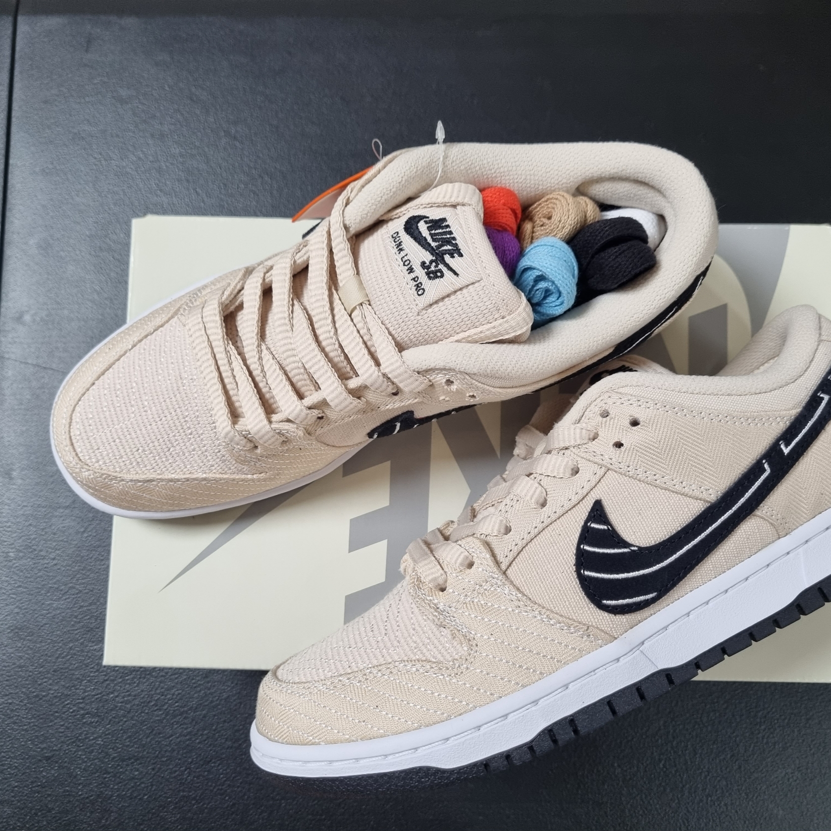Nike x Albino & Preto SB Dunk Low Fossil Black 착용 스타일 - 2