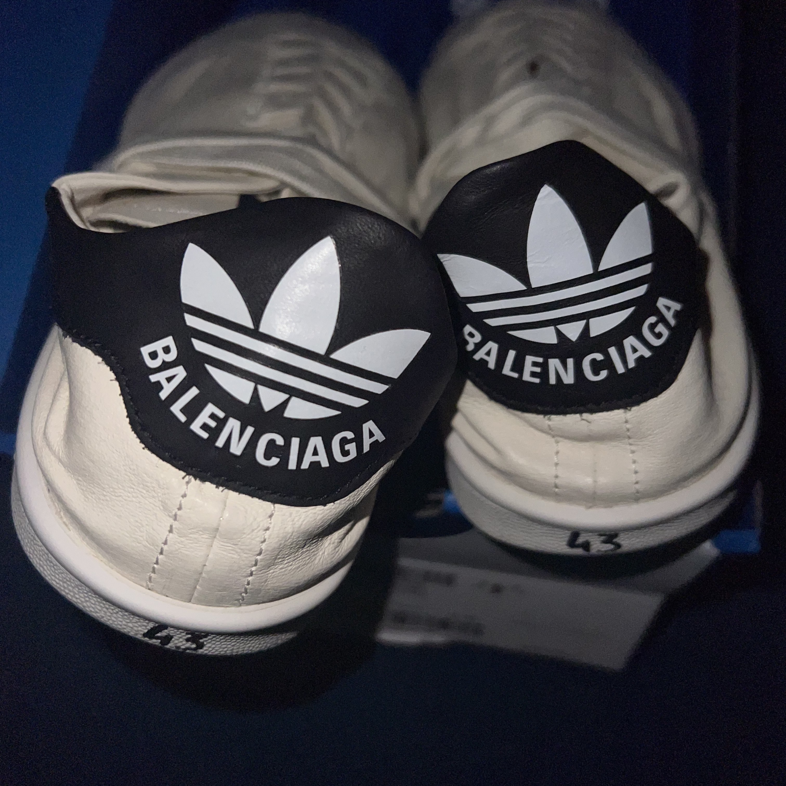 Balenciaga x Adidas Stan Smith Off White 착용 스타일