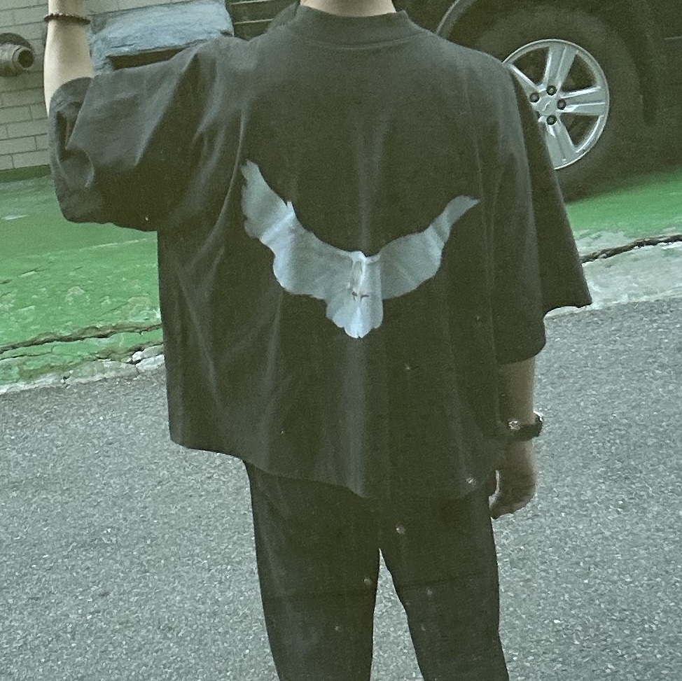 Yeezy Gap Engineered By Balenciaga Dove No Seam T-Shirt Black, Yeezy Gap Engineered By Balenciaga Fitted Sweatpants Washed Black 착용 스타일 - 4