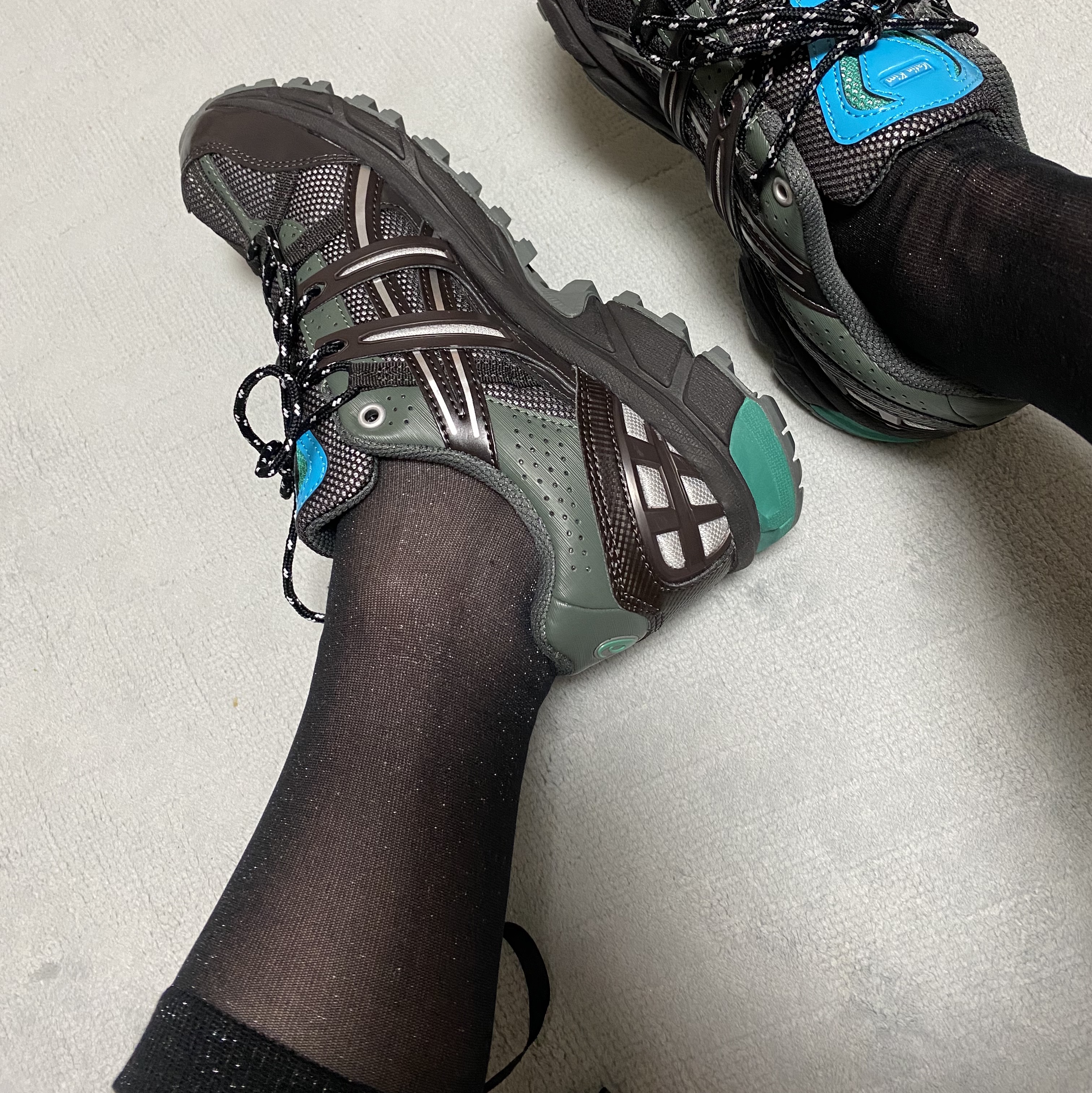 (W) Asics x Matin Kim Gel-Sonoma 15-50 Black Pure Silver 착용 스타일 - 4