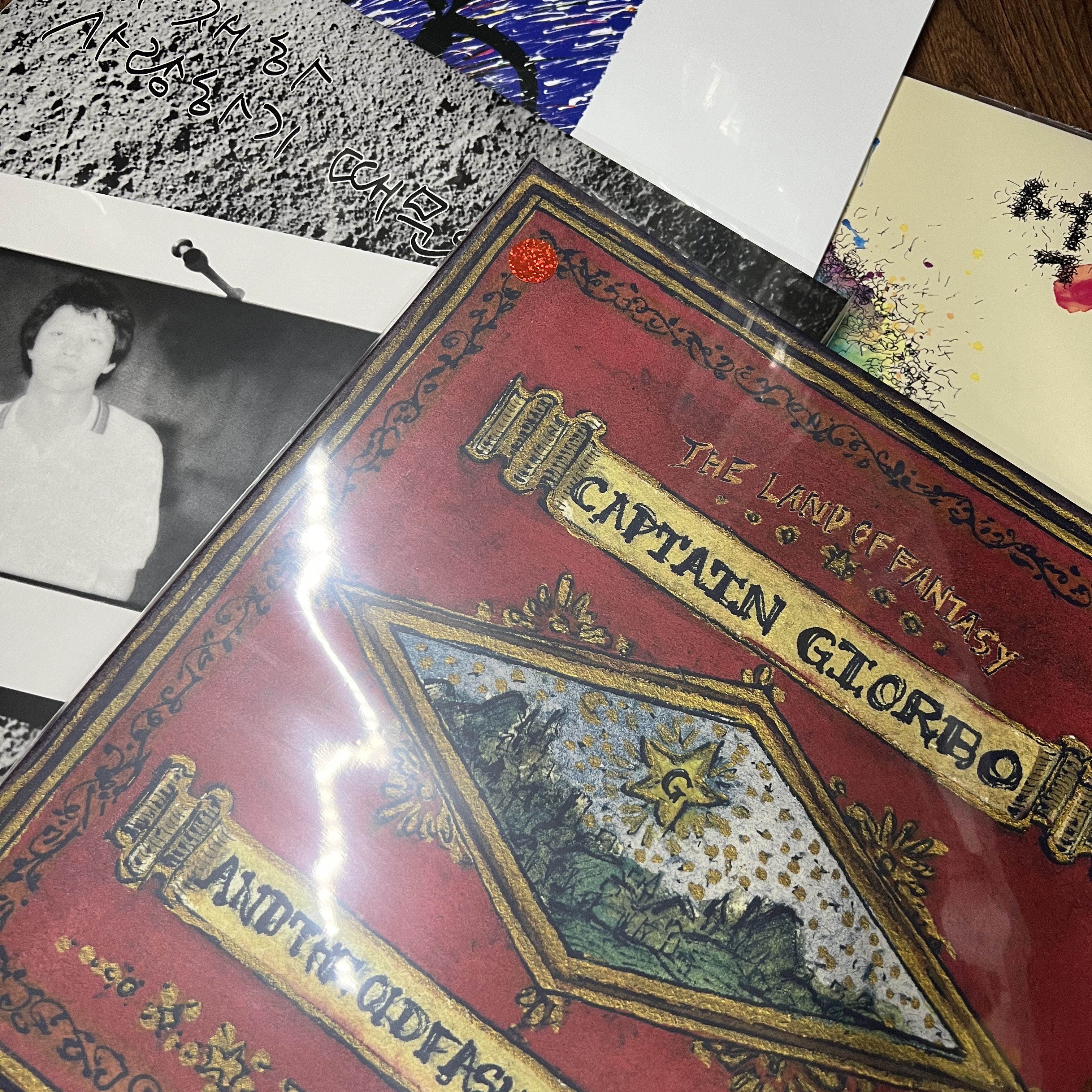 Jannabi The Land of Fantasy LP Clear Red & Orange Splatter Mix 착용 스타일