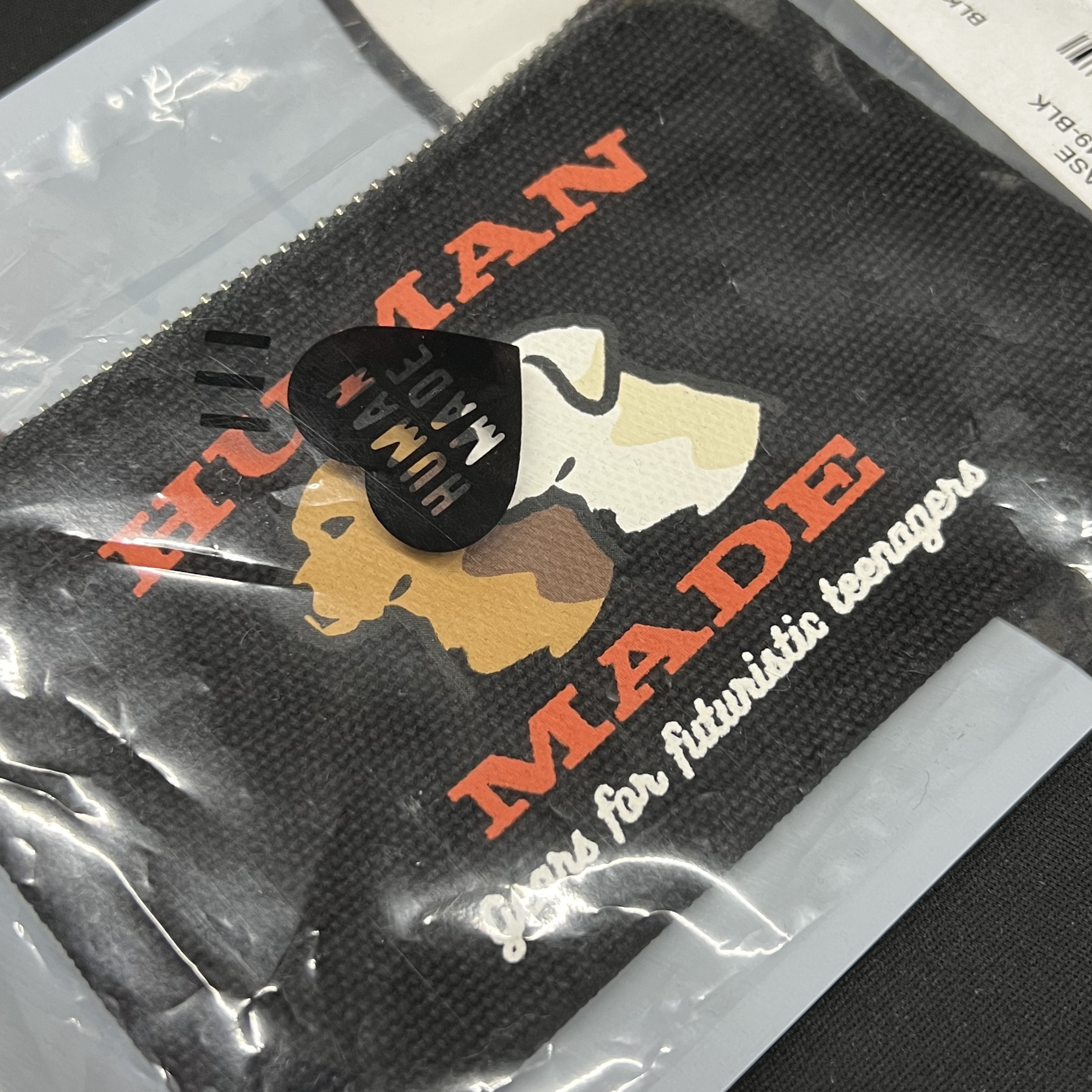 Human Made Card Case Black, Human Made Acrylic Animal Keyring White 착용 스타일 - 1