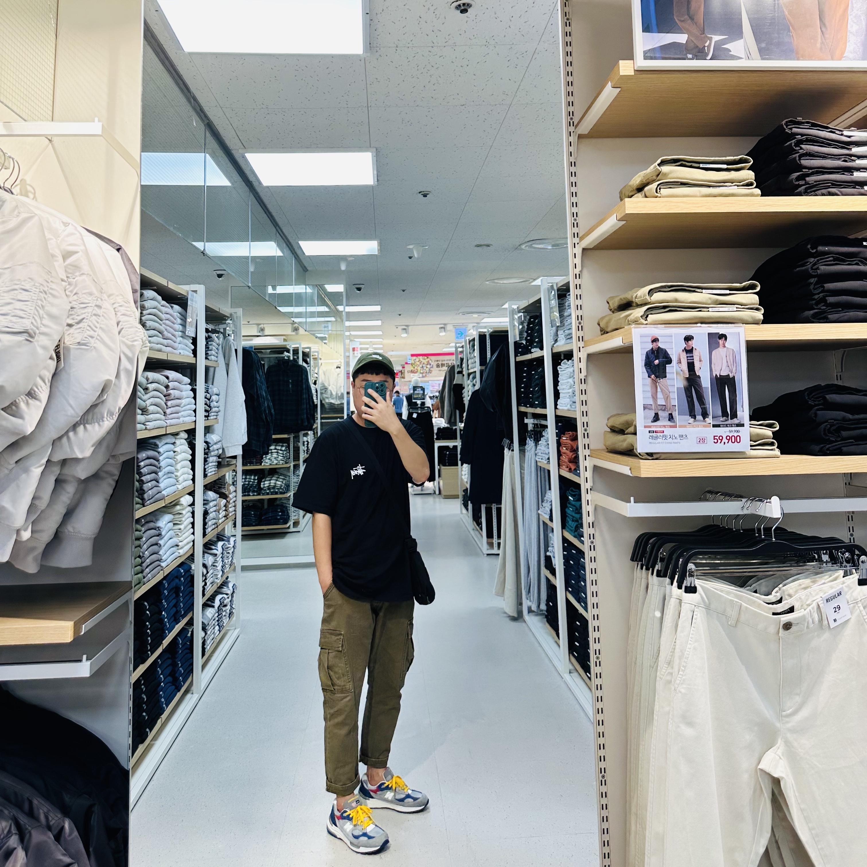 Nike Heritage 86 Futura Washed Cap Rough Green, Stussy Melted T-Shirt Black 착용 스타일 - 1