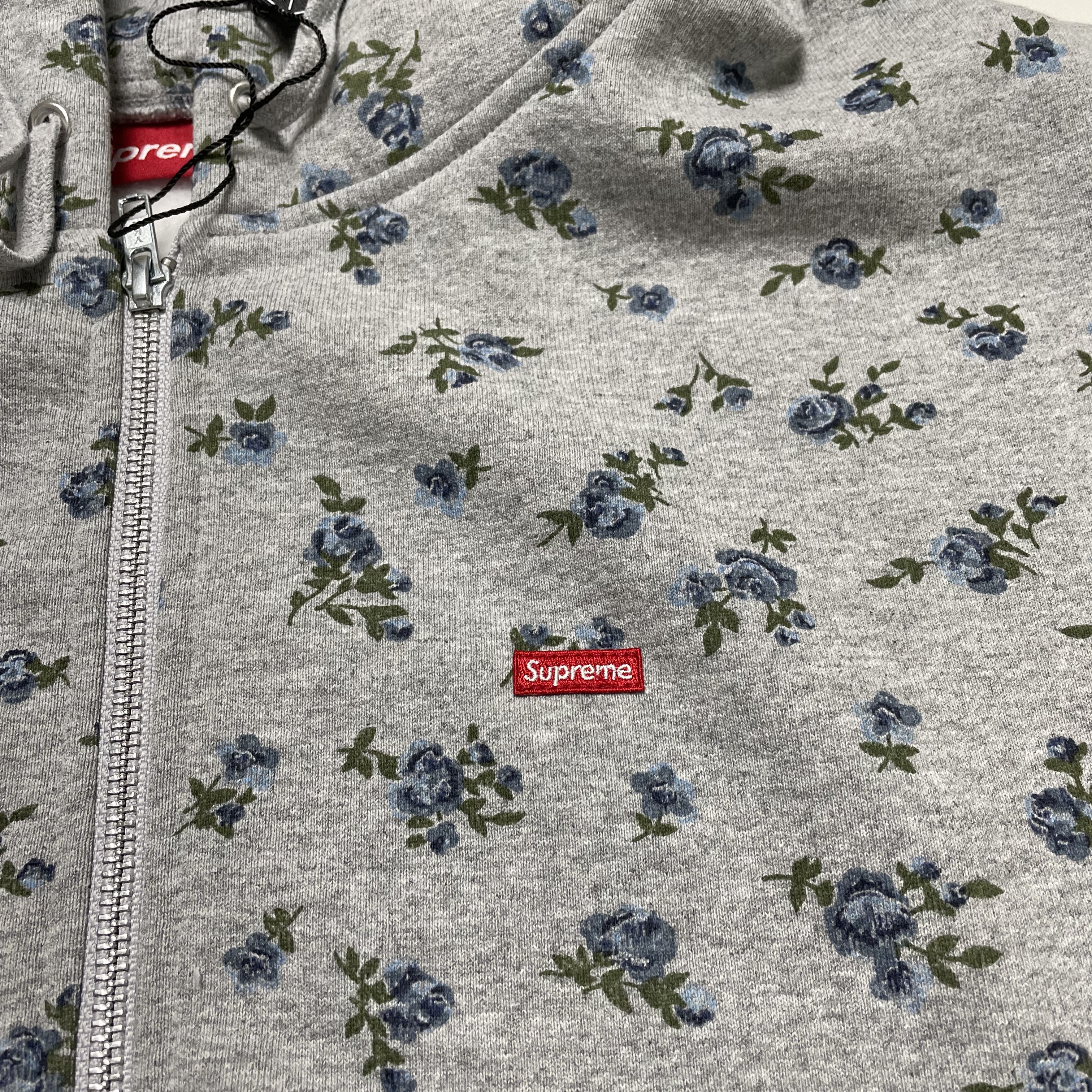 Supreme Small Box Zip Up Hooded Sweatshirt Flowers - 23FW 착용 스타일 - 2