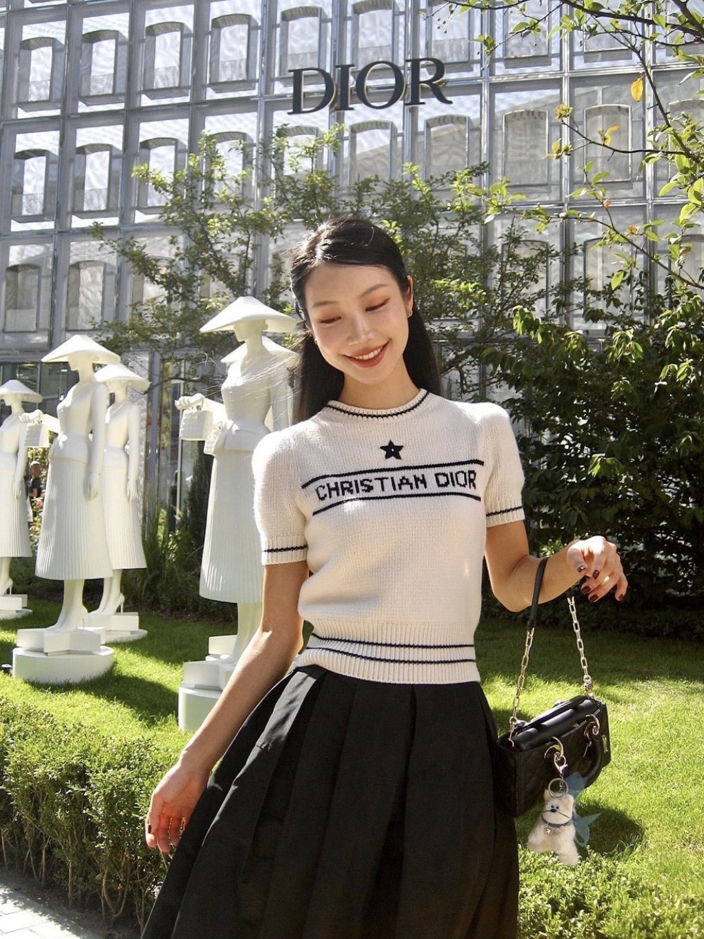 Dior Micro D-Joy Bag Cannage Lambskin Black, (W) Dior Christian Dior Short Sleeved Sweater Cashmere Wool Knit Ecru 착용 스타일