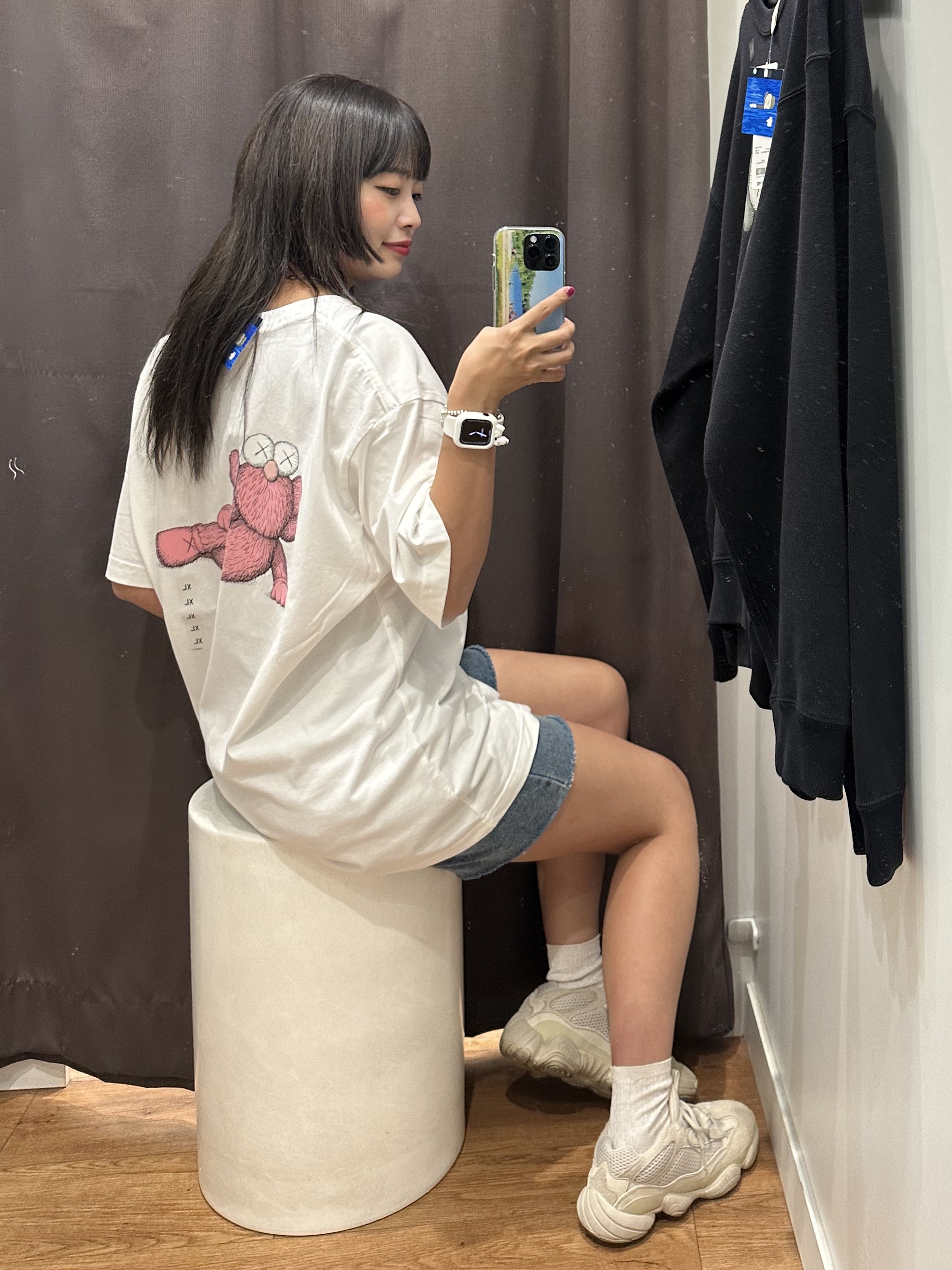 Uniqlo UT x Kaws Short Sleeve Graphic T-Shirt White, Adidas Yeezy 500 Blush 2018 착용 스타일 - 2