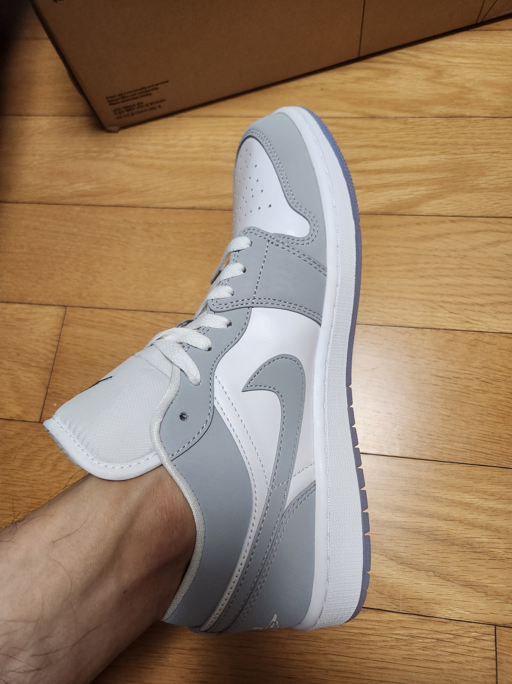 (W) Jordan 1 Low White Wolf Grey 착용 스타일