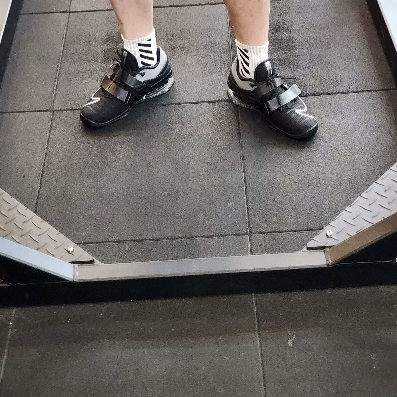 Nike Romaleos 4 Black White 착용 스타일