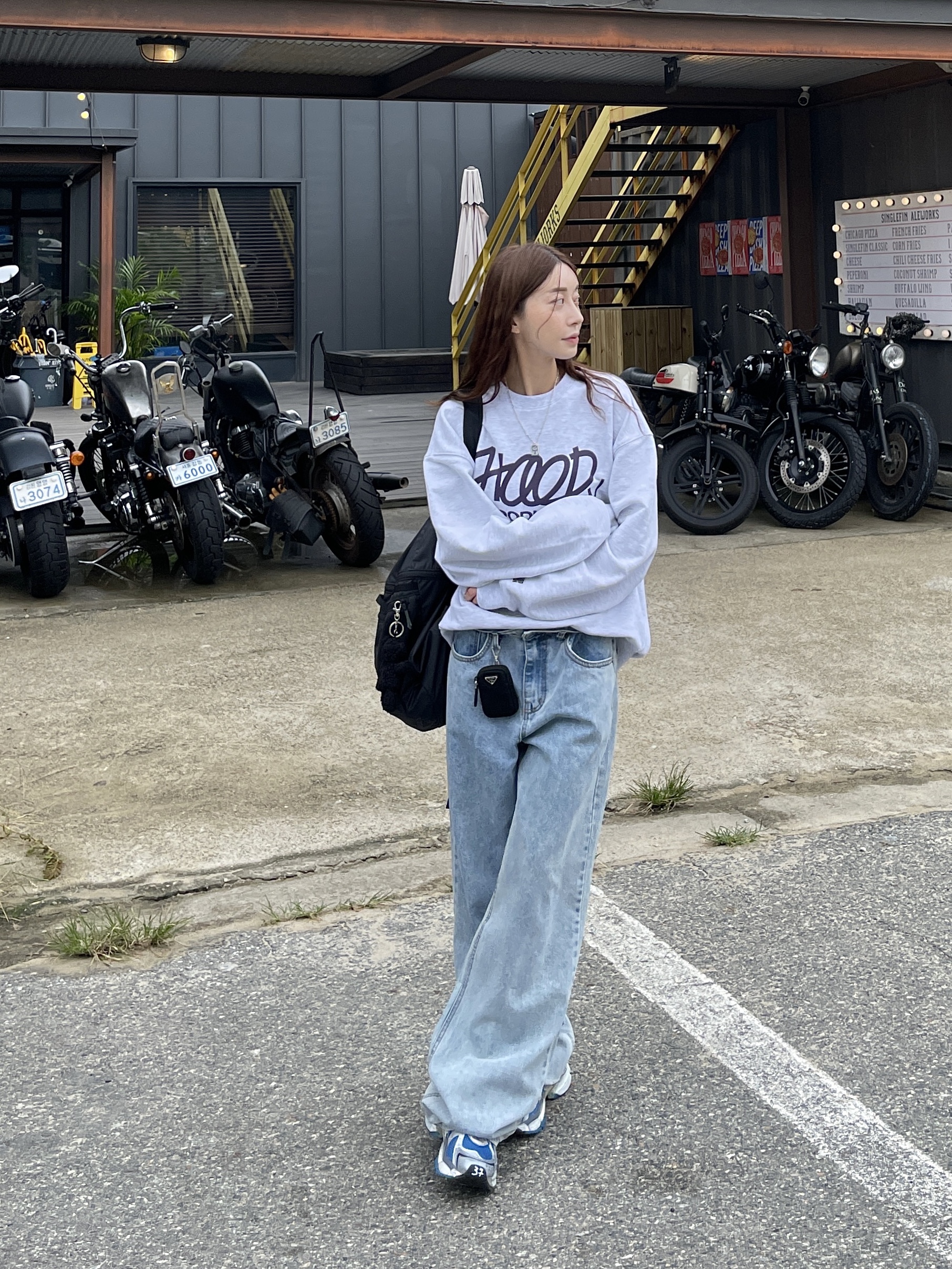 (W) Balenciaga Runner Sneakers Blue White, Balenciaga Runner Sneakers Blue White 착용 스타일 - 1