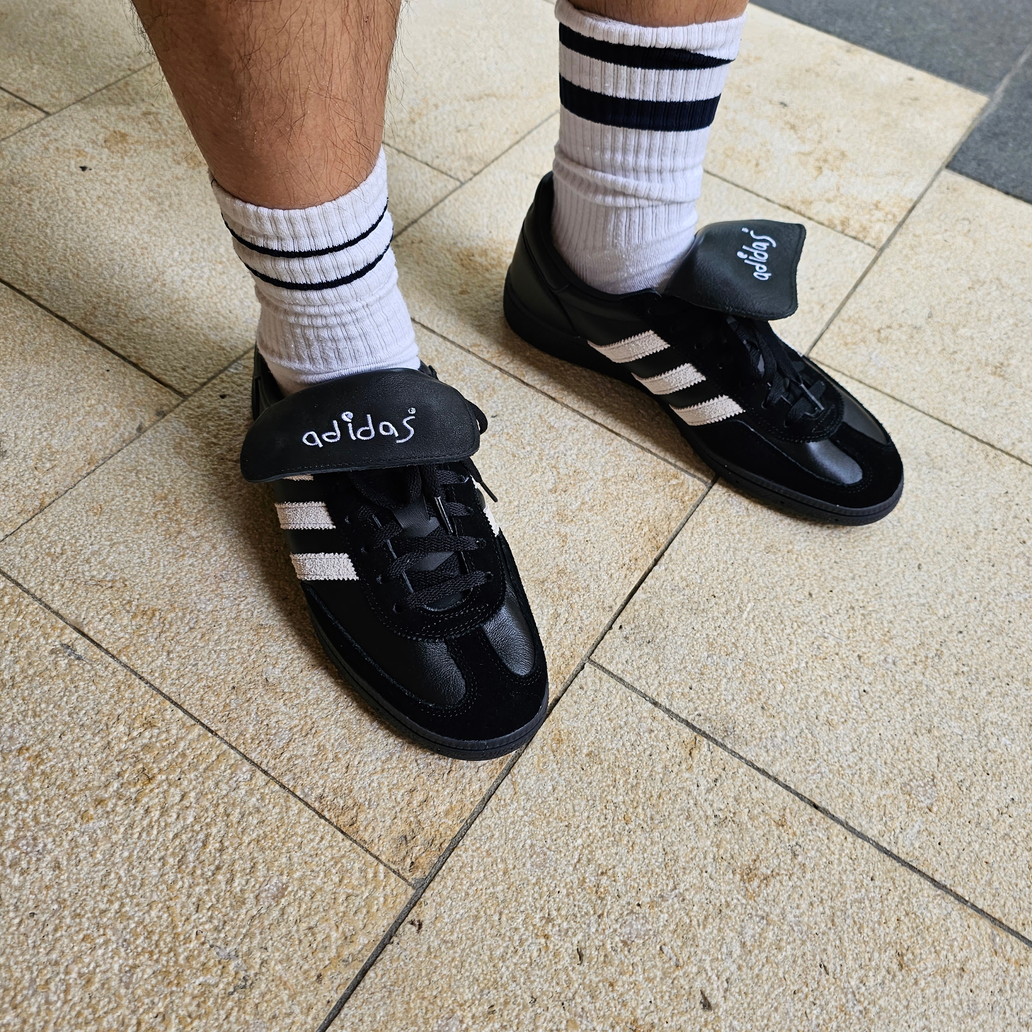 Adidas Spezial Handball Core Black Cloud White 착용 스타일 - 2