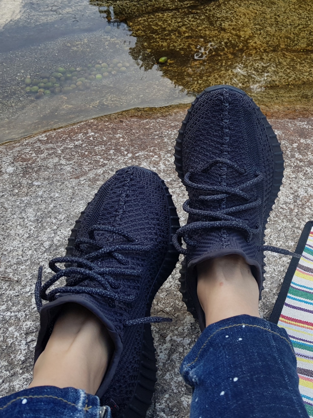 Adidas Yeezy Boost 350 V2 Onyx 착용 스타일
