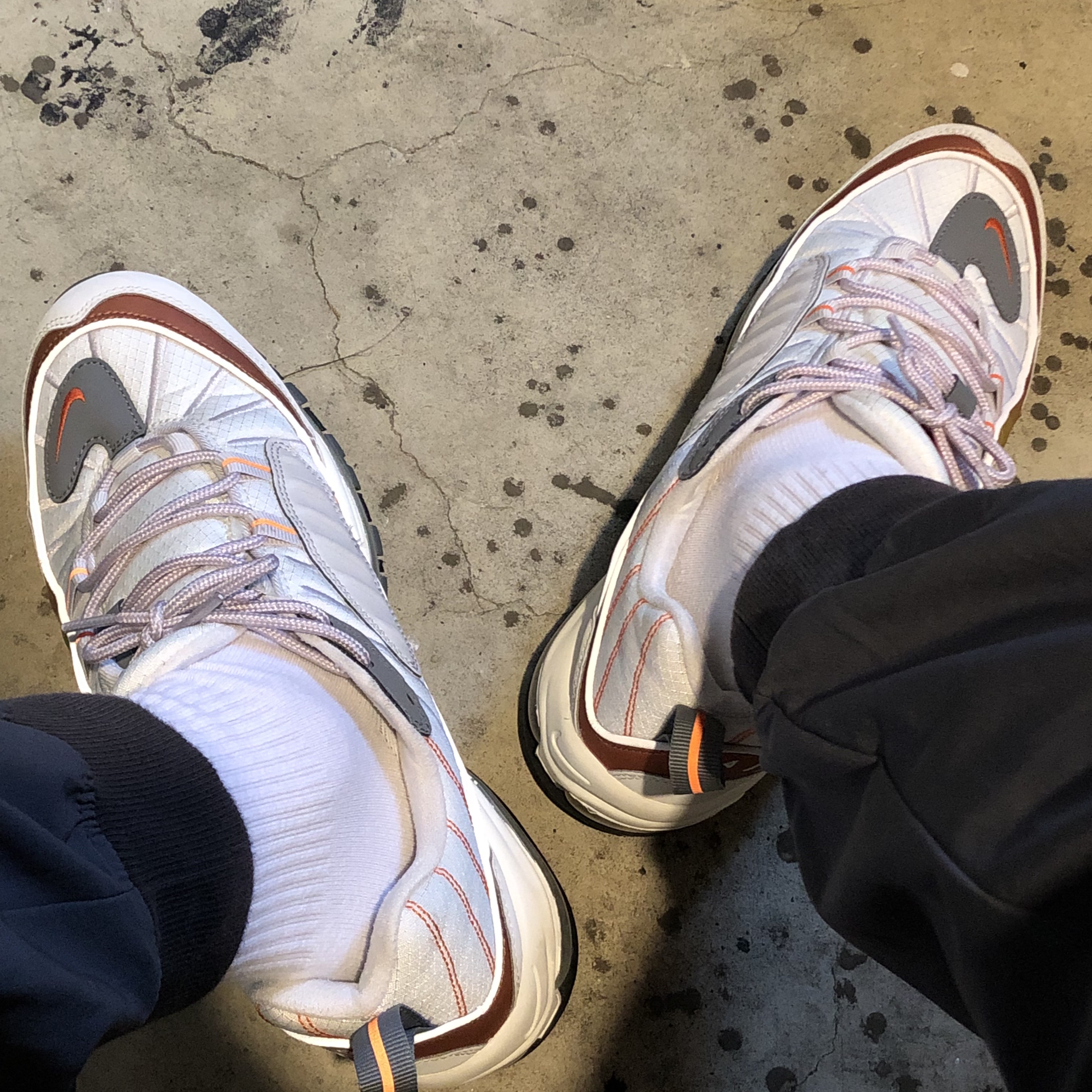 Nike Air Max 98 SE Team Orange 착용 스타일 - 1