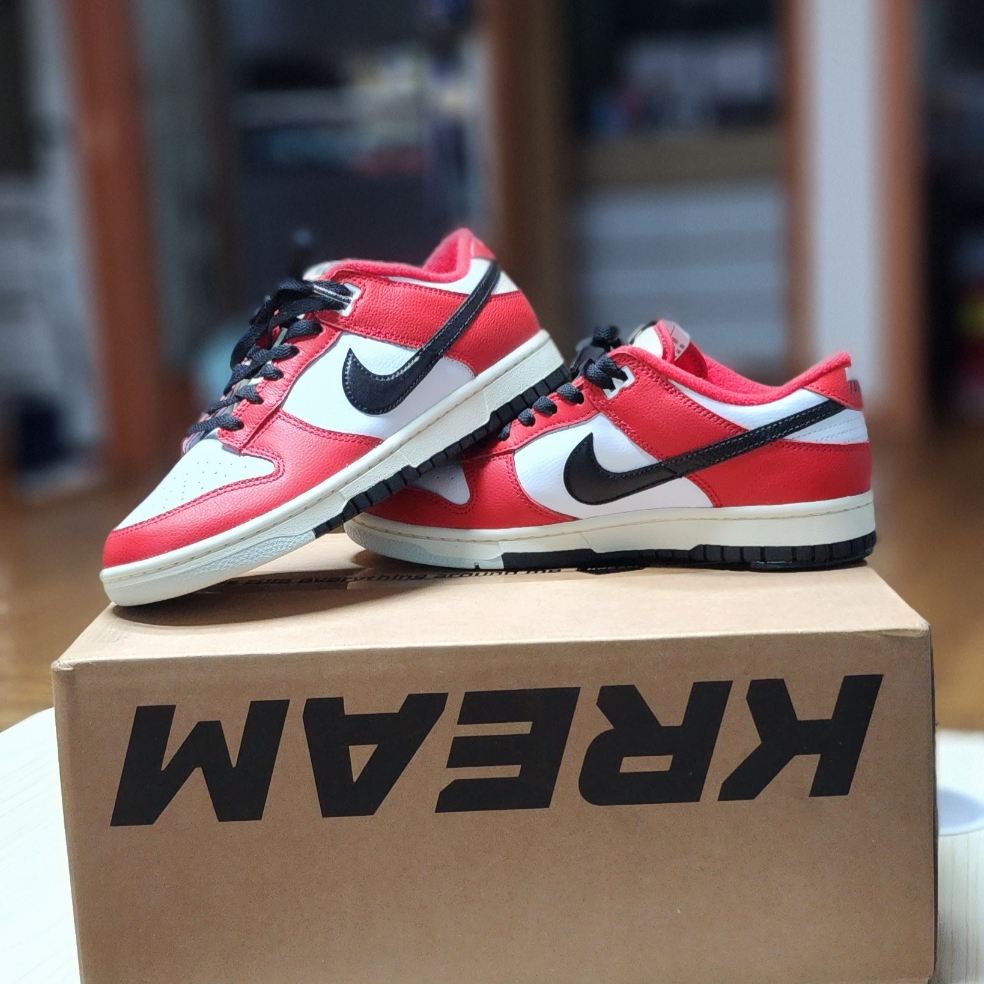 Nike Dunk Low Retro PRM University Red Black 착용 스타일