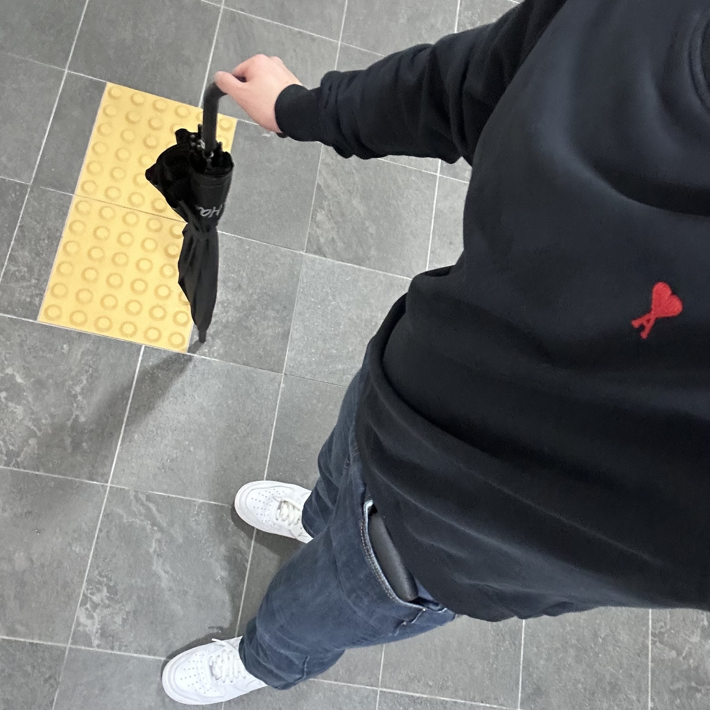 AMI de Coeur Sweatshirt Black, Nike Air Force 1 '07 Low White 착용 스타일 - 1